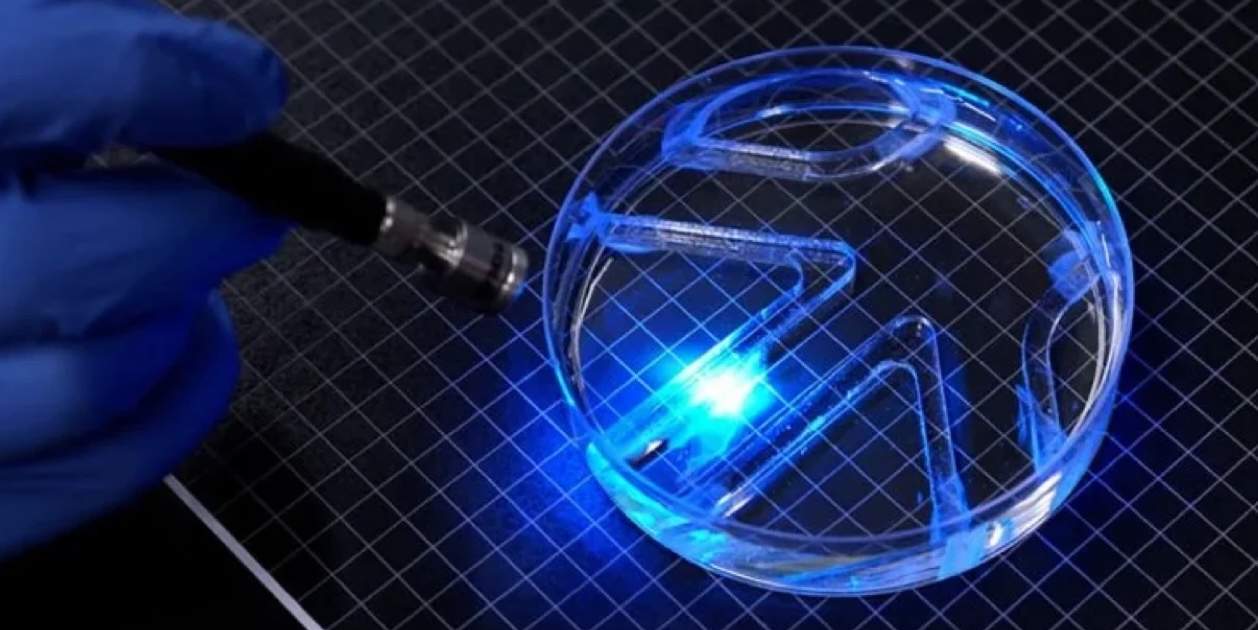 El robot más extraño del MIT: tiene músculo vivo, es ultrafino y nada siguiendo la luz