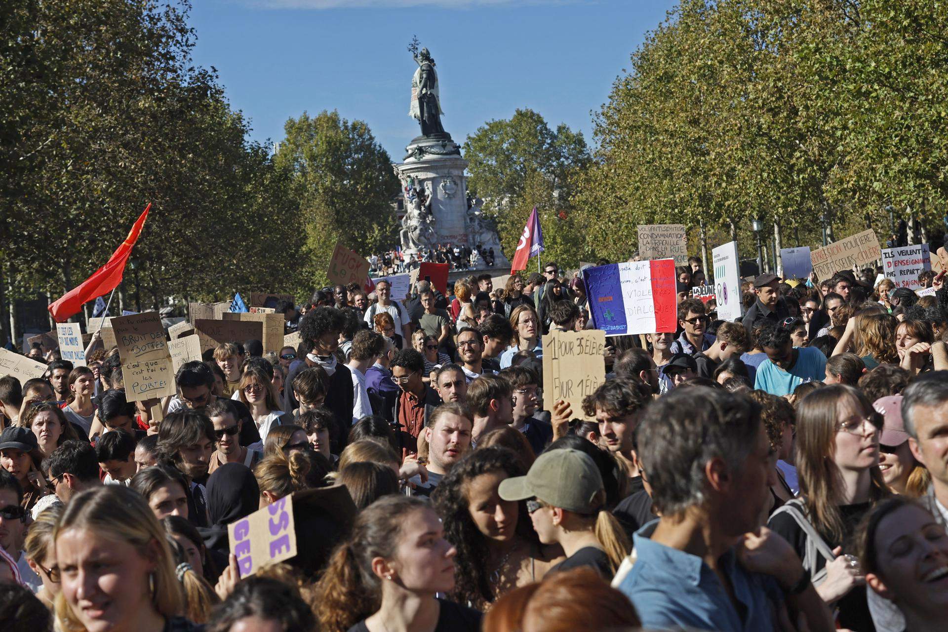 França suspèn les classes tota la setmana per les protestes de centenars de milers d'estudiants