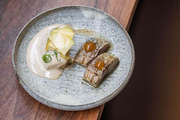 Mizu Nasu, d'albergínia amb verat i miso de cigrons, de l’UMO. / Foto: Marta Garreta Mizu Nasu, d'albergínia amb verat i miso de cigrons, de l’UMO. / Foto: Marta Garreta