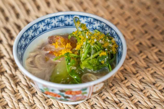 Somen, fideus amb gamba vermella de l’UMO. / Foto: Marta Garreta Somen, fideus amb gamba vermella de l’UMO. / Foto: Marta Garreta
