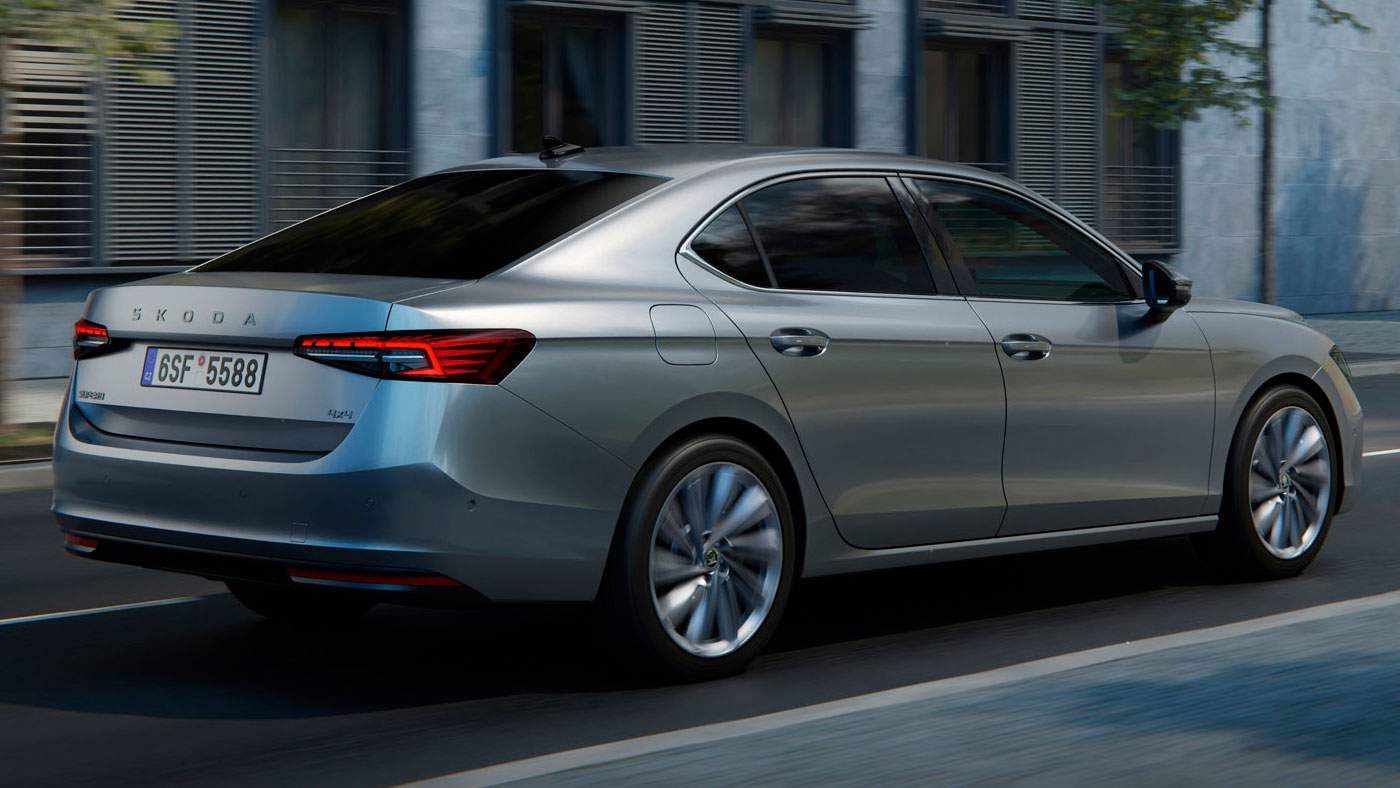 El Skoda Superb deixa sense arguments el Volkswagen Tiguan quan manen espai i carretera i cartera