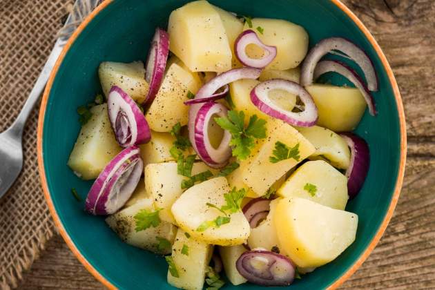 Amanida de patata. Freepik Amanida de patata. Freepik