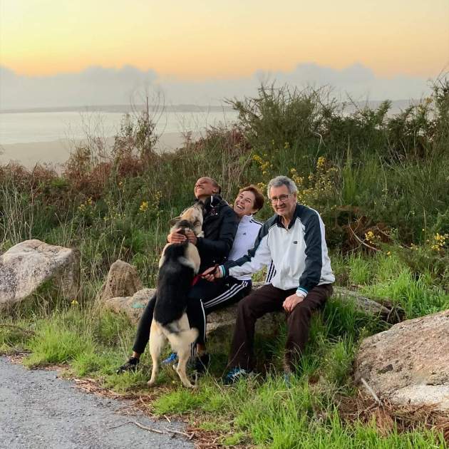 Ana Peleteiro i la seva família amb la gosseta Lea / Instagram Ana Peleteiro i la seva família amb la gosseta Lea / Instagram