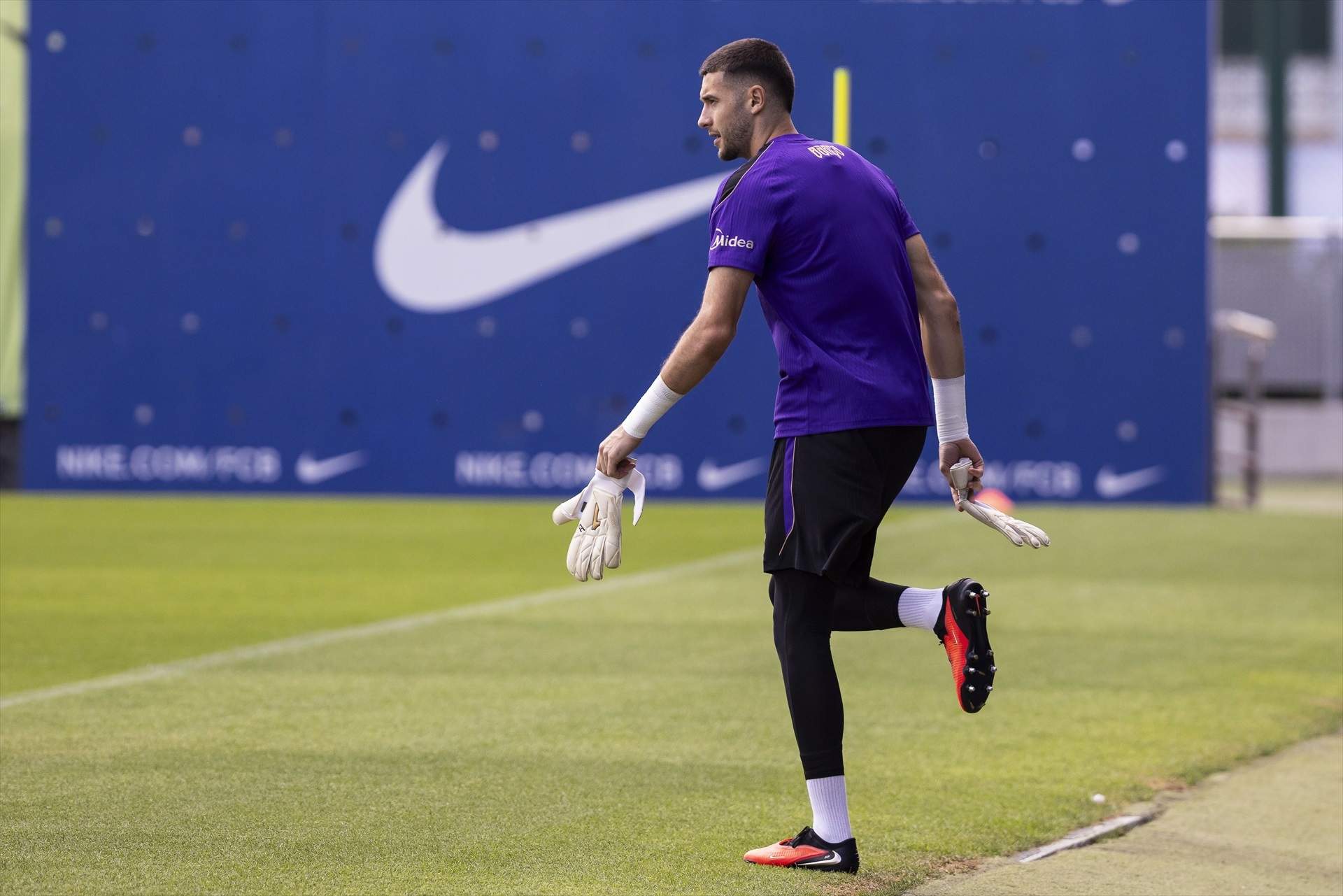 El Barça es posa a punt: Joan Garcia torna amb el grup i es manté la precaució amb Raphinha
