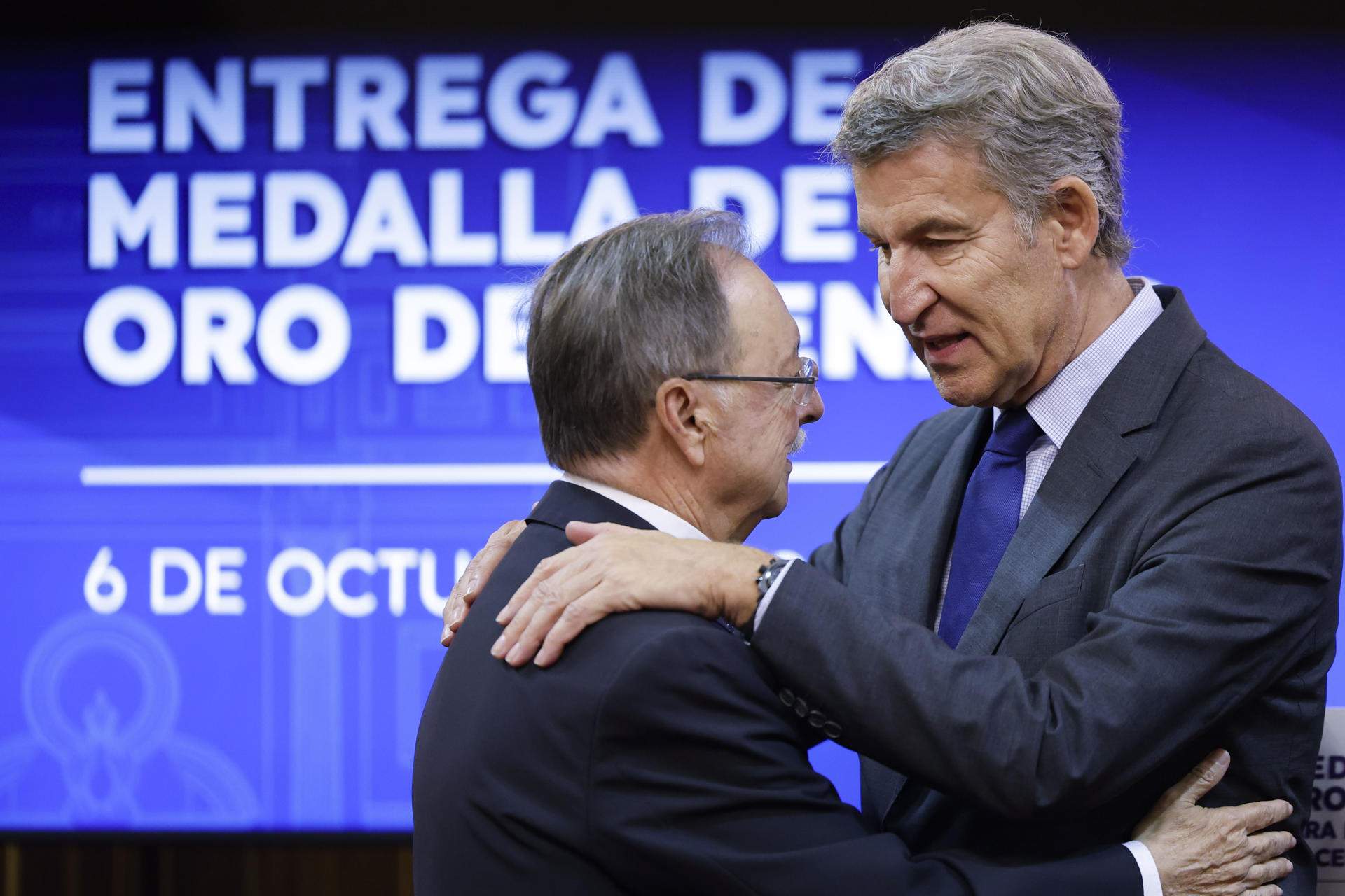 Feijóo s'abona al relat de la tupinada electoral: "desconfia" dels directius de Correus