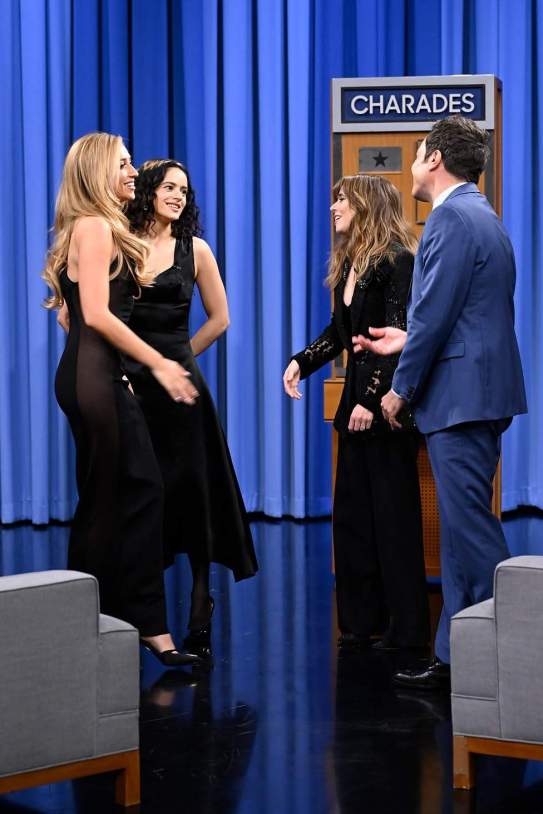 Rosalía i Tate Mcrae juntes en 'The Tonight Show' de Jimmy Fallon / Instagram Rosalía i Tate Mcrae juntes en 'The Tonight Show' de Jimmy Fallon / Instagram