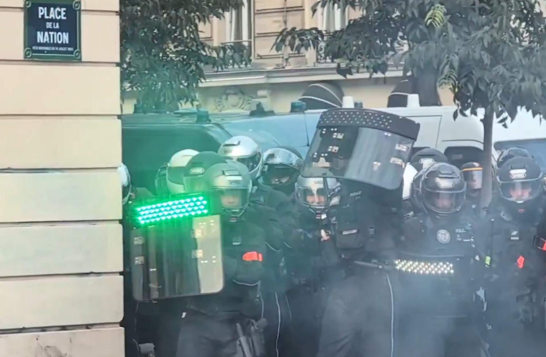 Llums estroboscòpiques, la polèmica nova arma contra les protestes estudiantils a França: què fan?