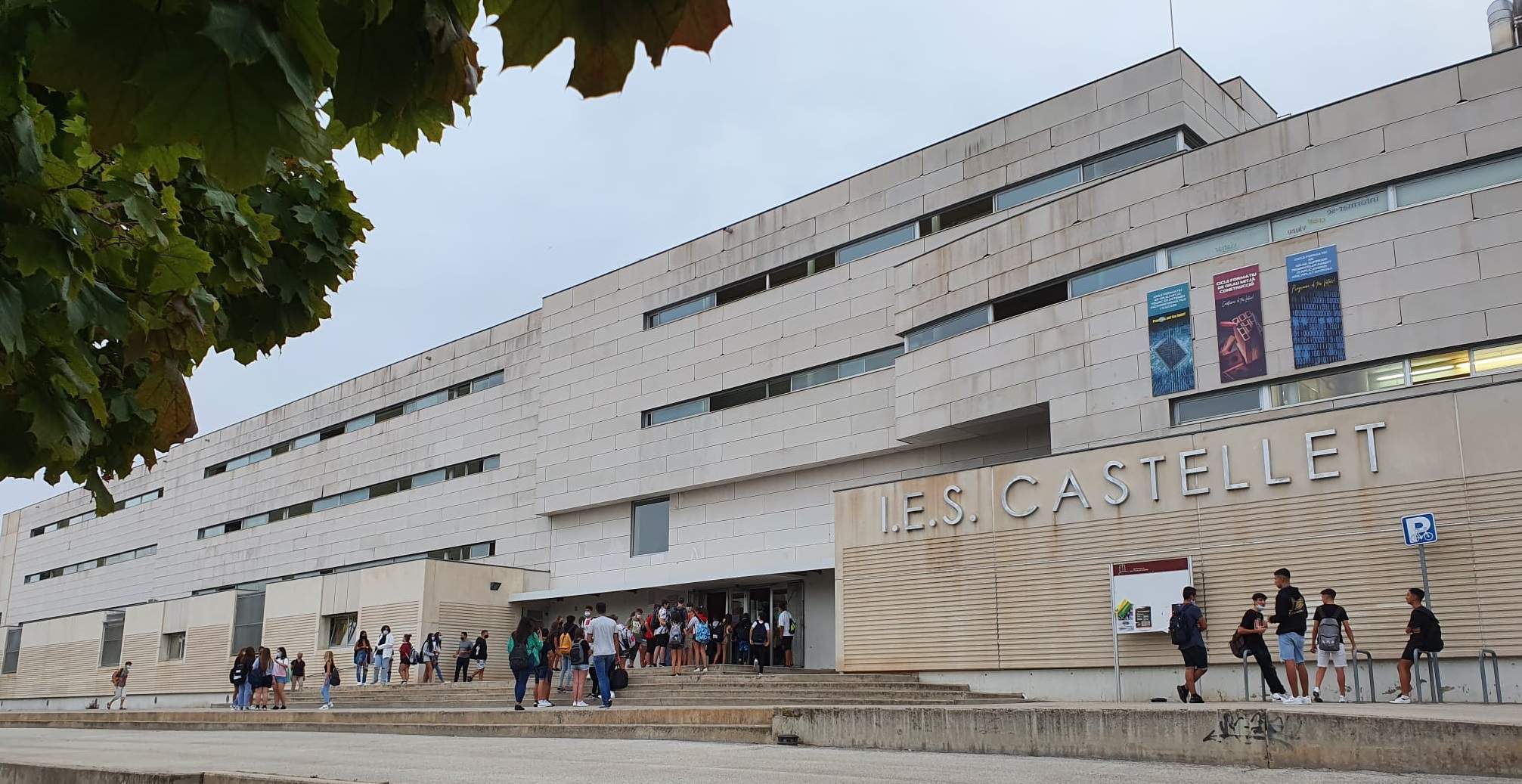 Els Mossos investiguen la denúncia d'una família per discriminació a un menor trans en un institut del Bages
