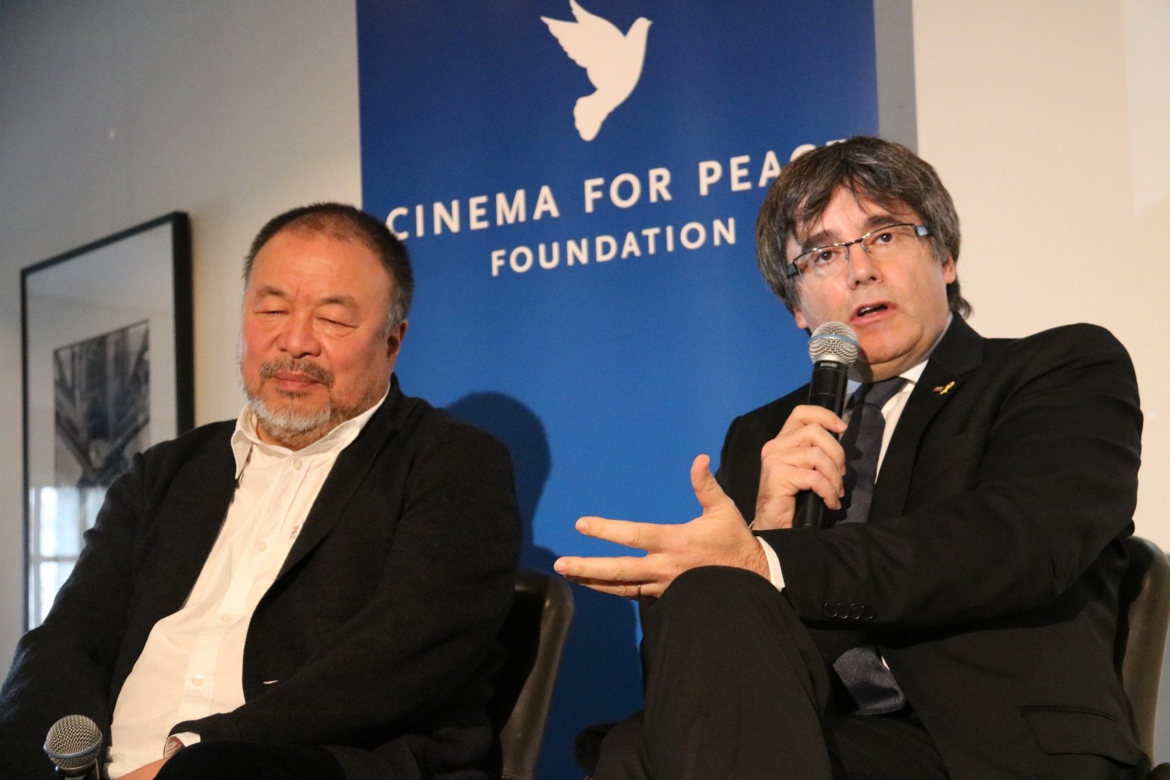 Puigdemont y Ai Weiwei denuncian "los dobles estándares" de Europa por los derechos humanos