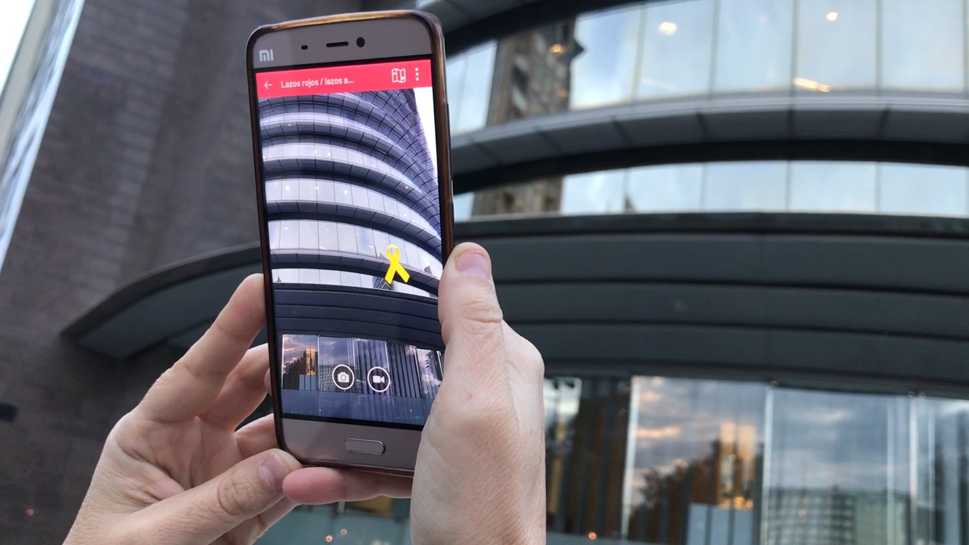 Una app ja permet posar llaços grocs en realitat augmentada des del mòbil