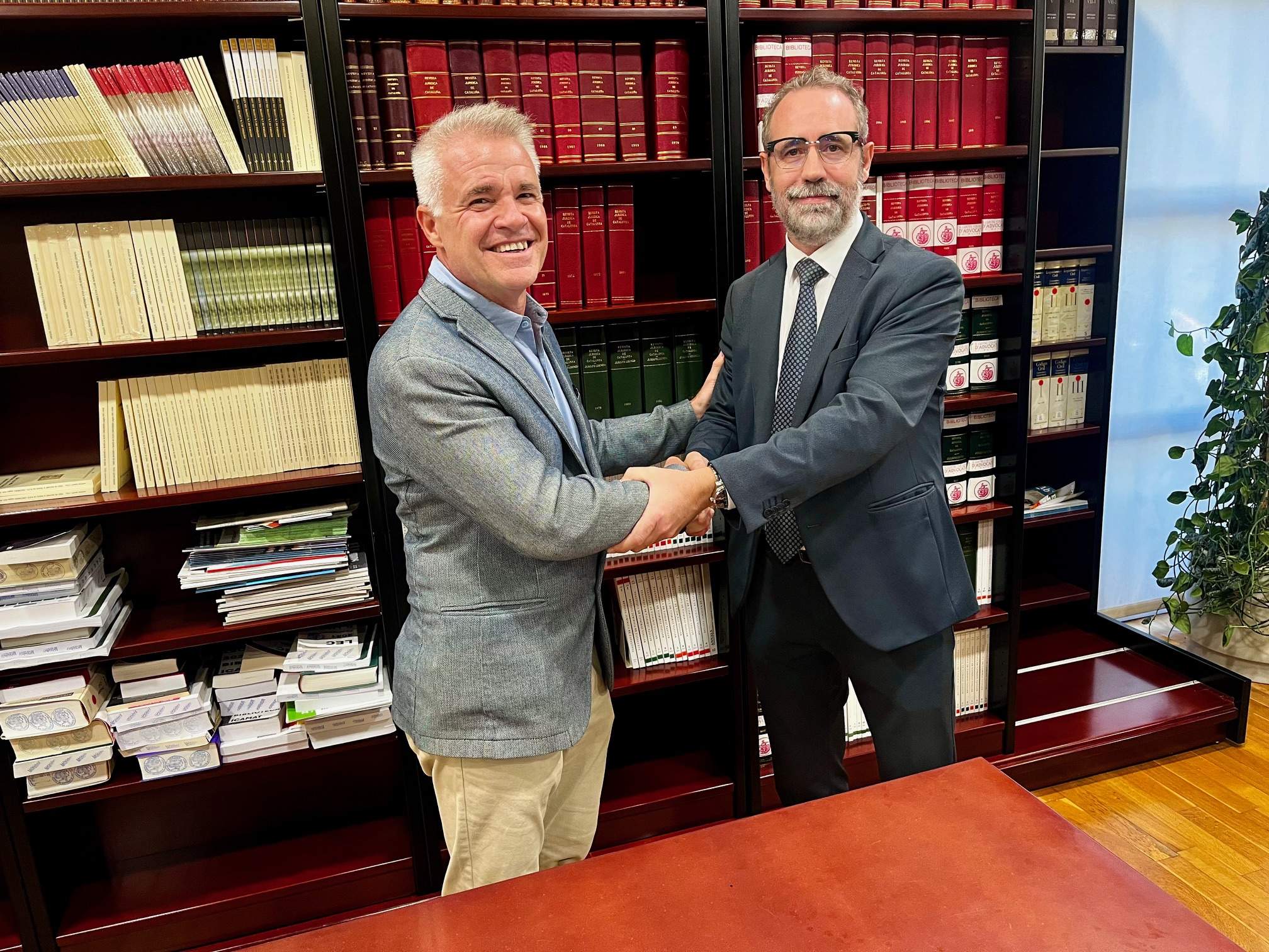 el president del Consell de l'Advocacia Catalana, Rogeli Montoliu, i el degà de la Facultat de Veterinària UAB, Manel López-Béjar el president del Consell de l'Advocacia Catalana, Rogeli Montoliu, i el degà de la Facultat de Veterinària UAB, Manel López-Béjar