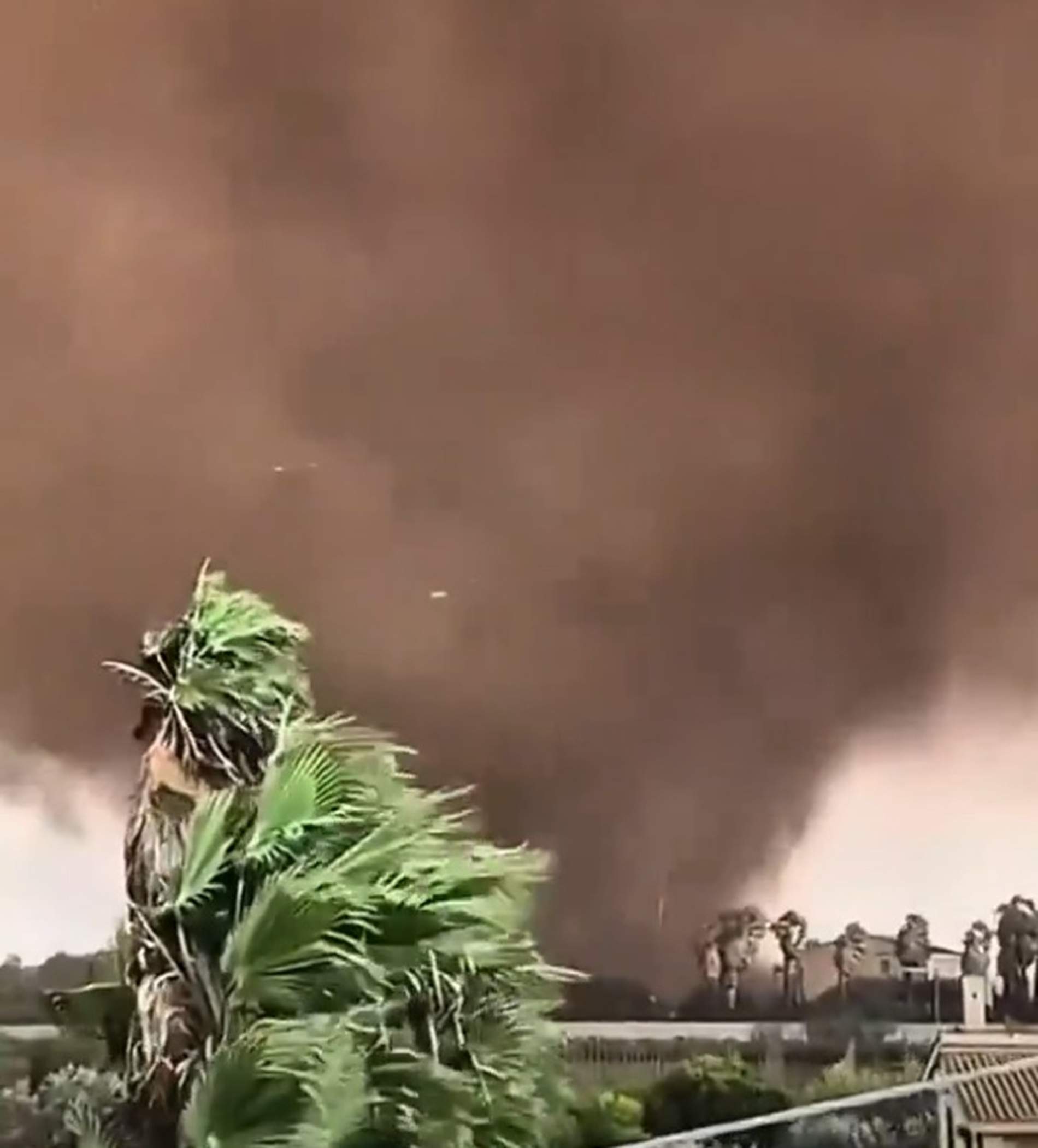 Un impressionant tornado a Sicília deixa una desena de ferits i destrosses en escoles