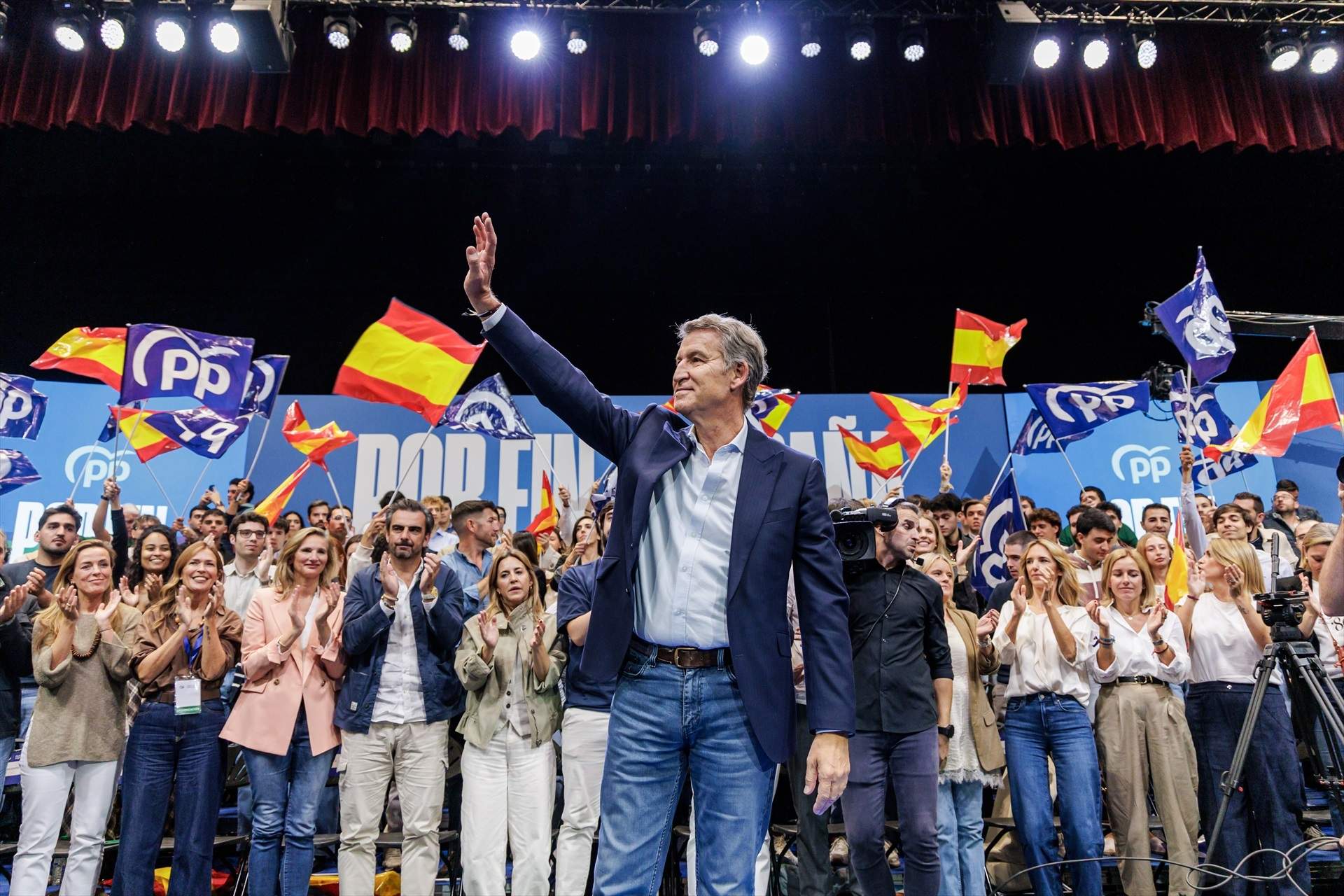 Feijóo es reivindica per canviar Espanya: "No vinc de les saunes ni de les clavegueres. Vinc de la gestió"
