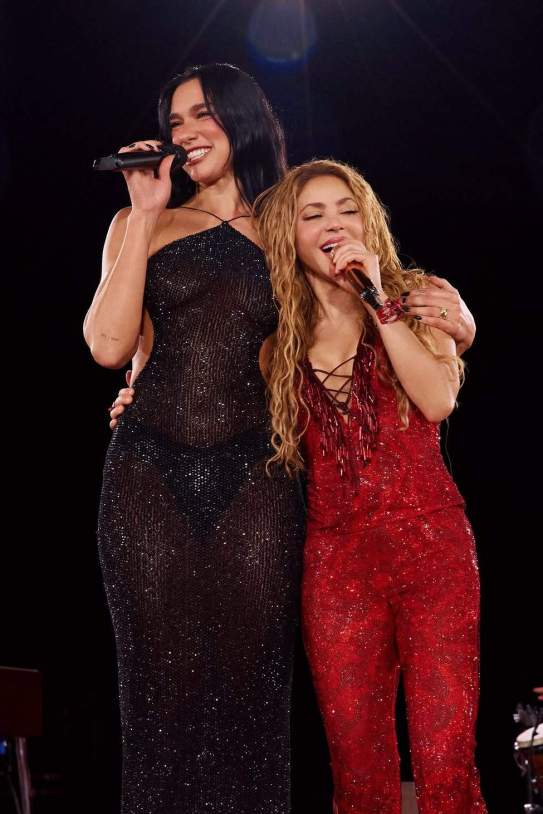 Dua Lipa con Shakira en uno de los conciertos de Madrid / Instagram