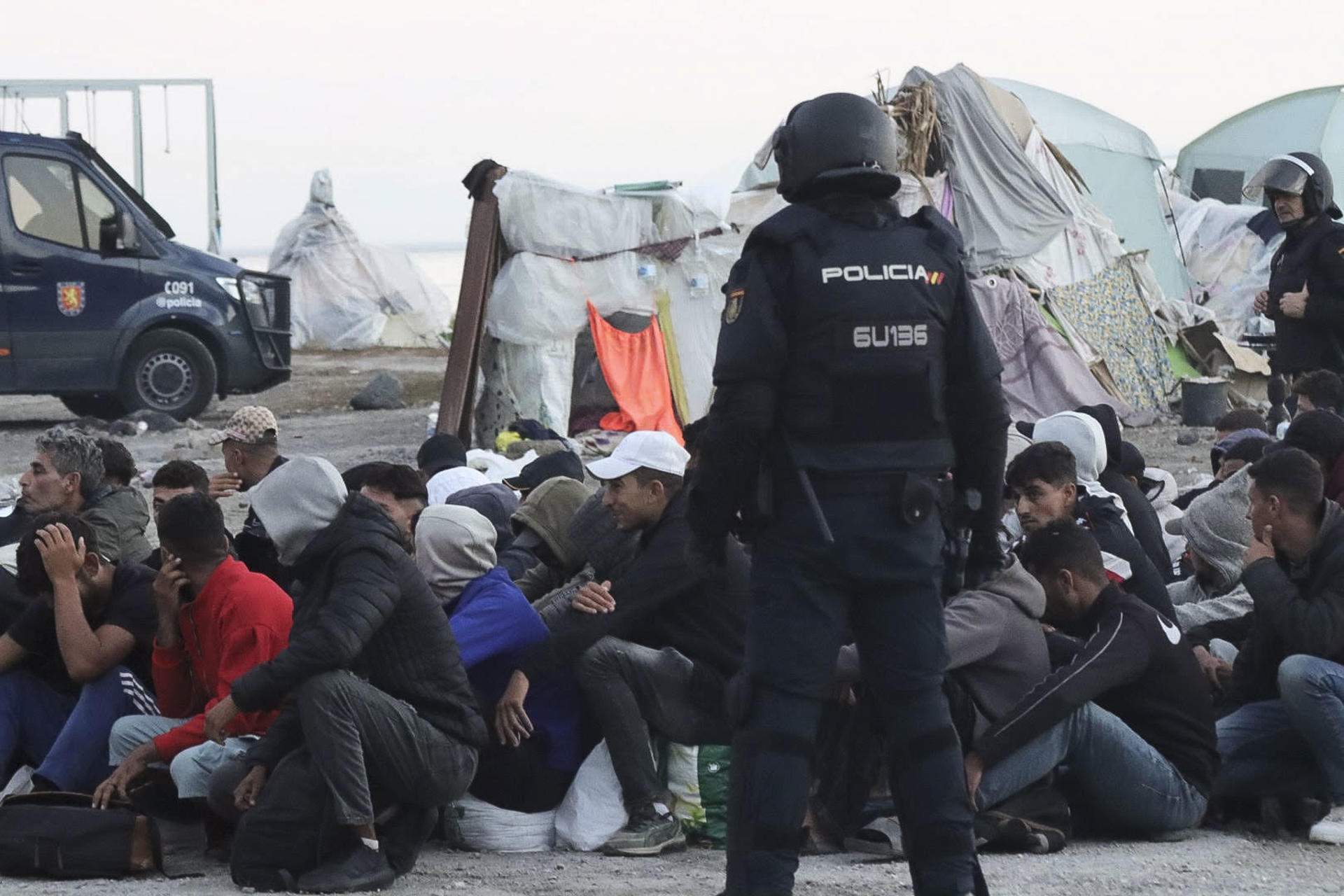 Desallotjat l'últim gran campament de migrants a Ceuta dos dies abans de la visita dels Reis a la ciutat