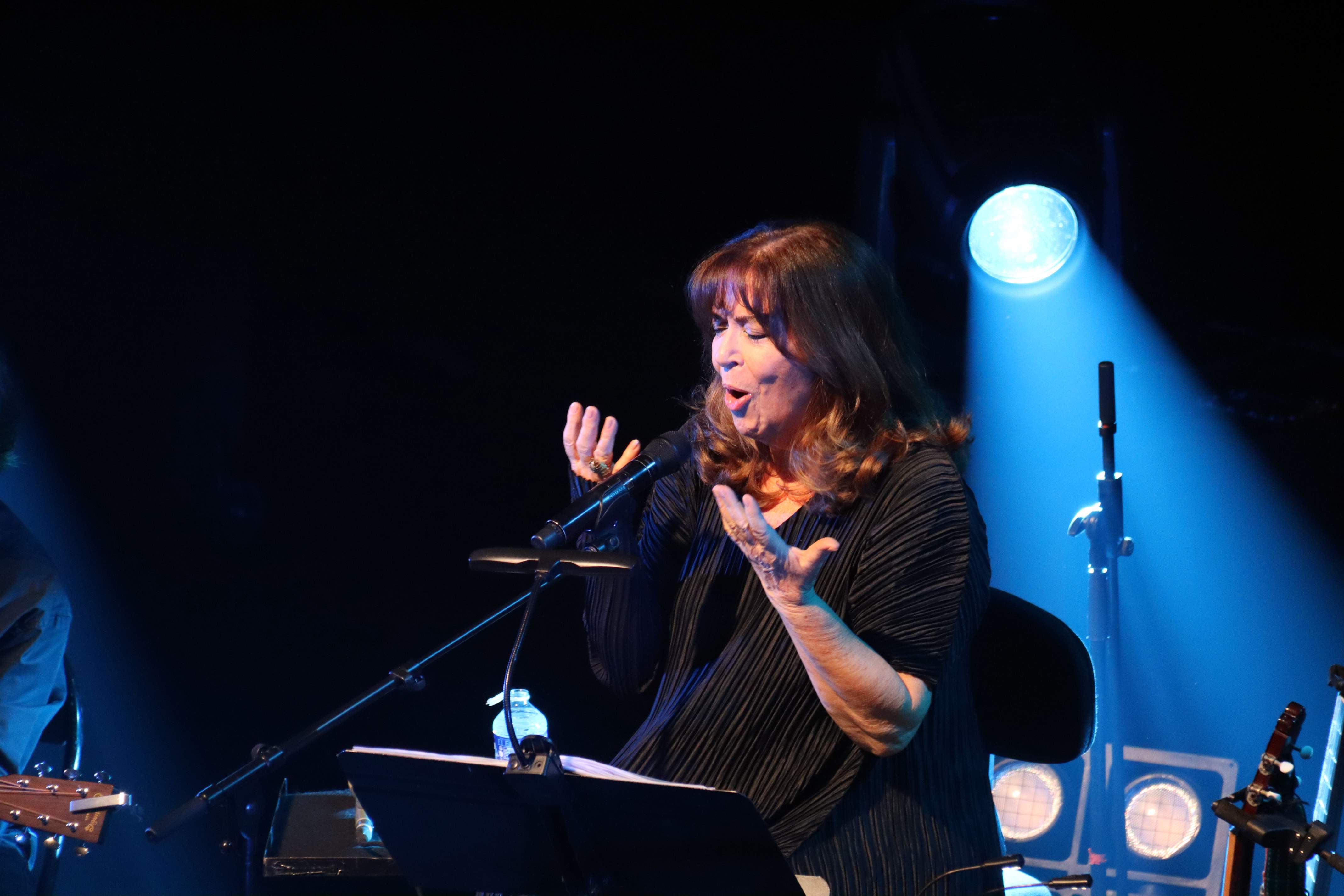 Maria del Mar Bonet emociona l'Olympia de París amb una cançó censurada pel franquisme i dedicada a Puigdemont