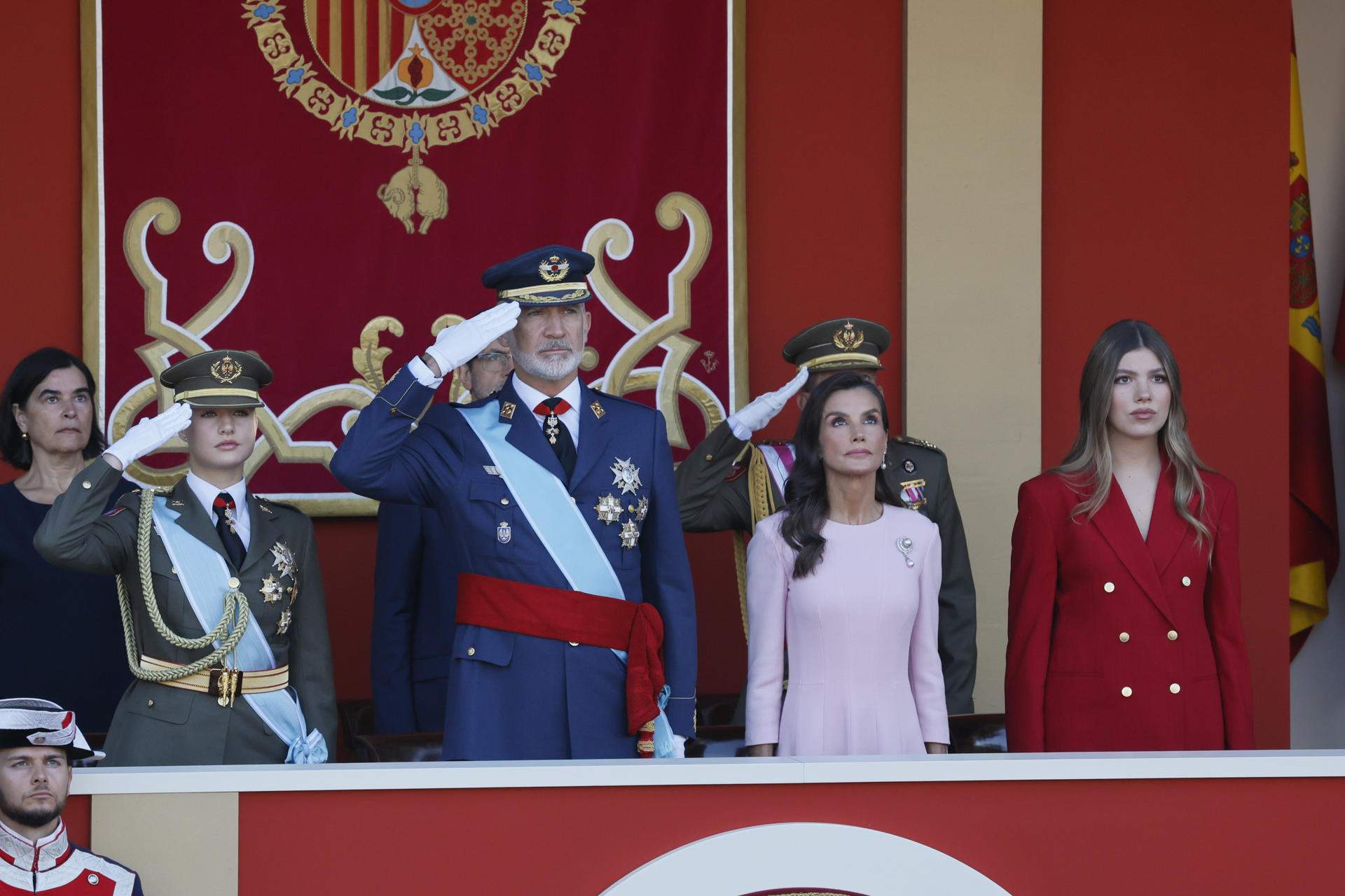 Felip VI presideix la desfilada militar en un 12-O previ al tens viatge a Ceuta i les eleccions