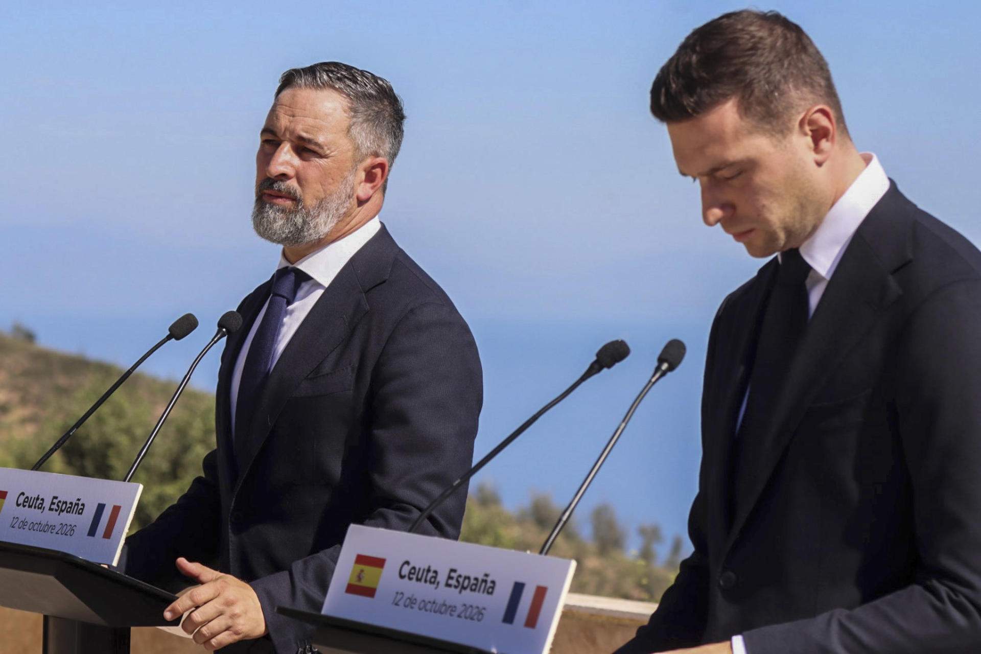 Abascal celebra el 12 de octubre en Ceuta con el francés Bardella para no compartir tribuna con "traidores"