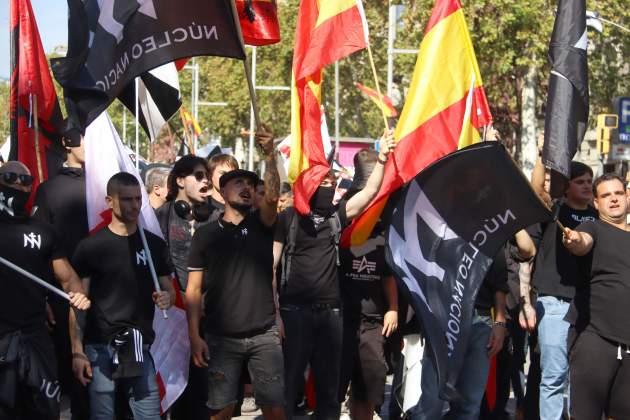 Membres de Núcleo Nacional a la manifestació del 12 d'octubre / ACN