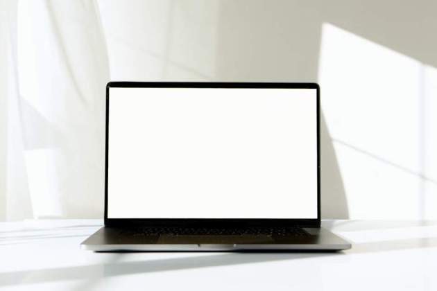 Pantalla con imagen en blanco en un MacBook Pantalla con imagen en blanco en un MacBook