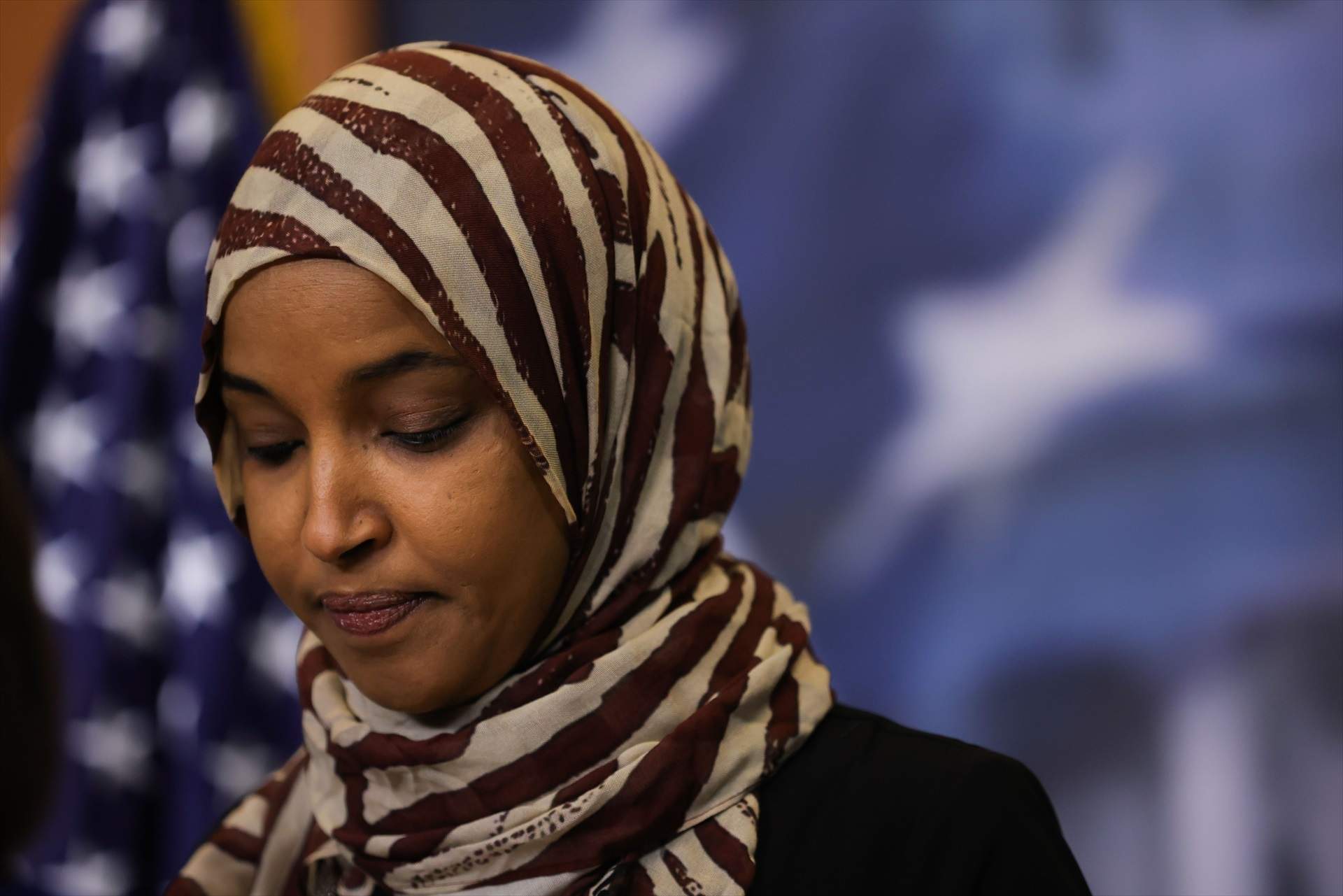 Agents federals escorcollen la casa d'Ilhan Omar, diana recurrent de Trump pel seu origen somali