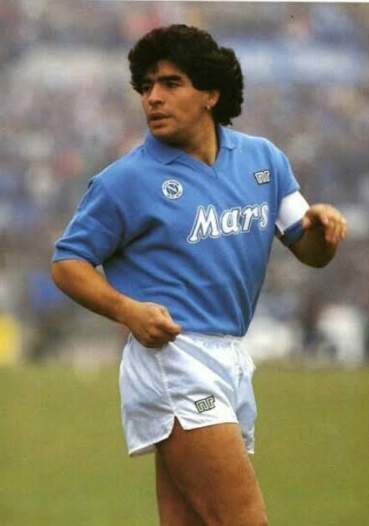 El mític Maradona, en la seva etapa amb el Nàpols El mític Maradona, en la seva etapa amb el Nàpols