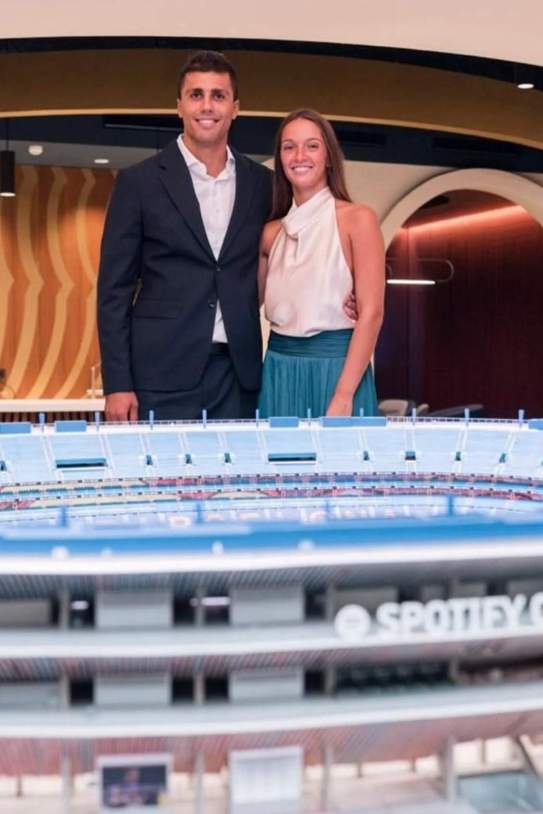 Rodri amb la seva nòvia Laura Iglesias quan va fitxar pel Barça / Instagram