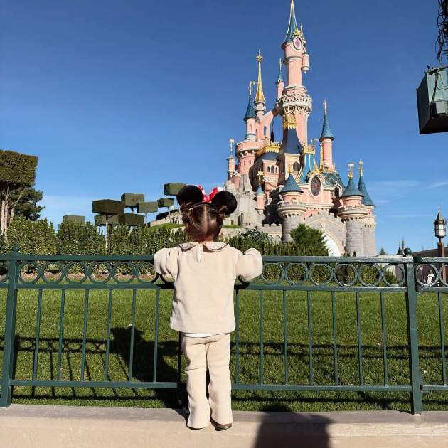La filla de Dulceida i Alba Paúl a Disney / Instagram La filla de Dulceida i Alba Paúl a Disney / Instagram