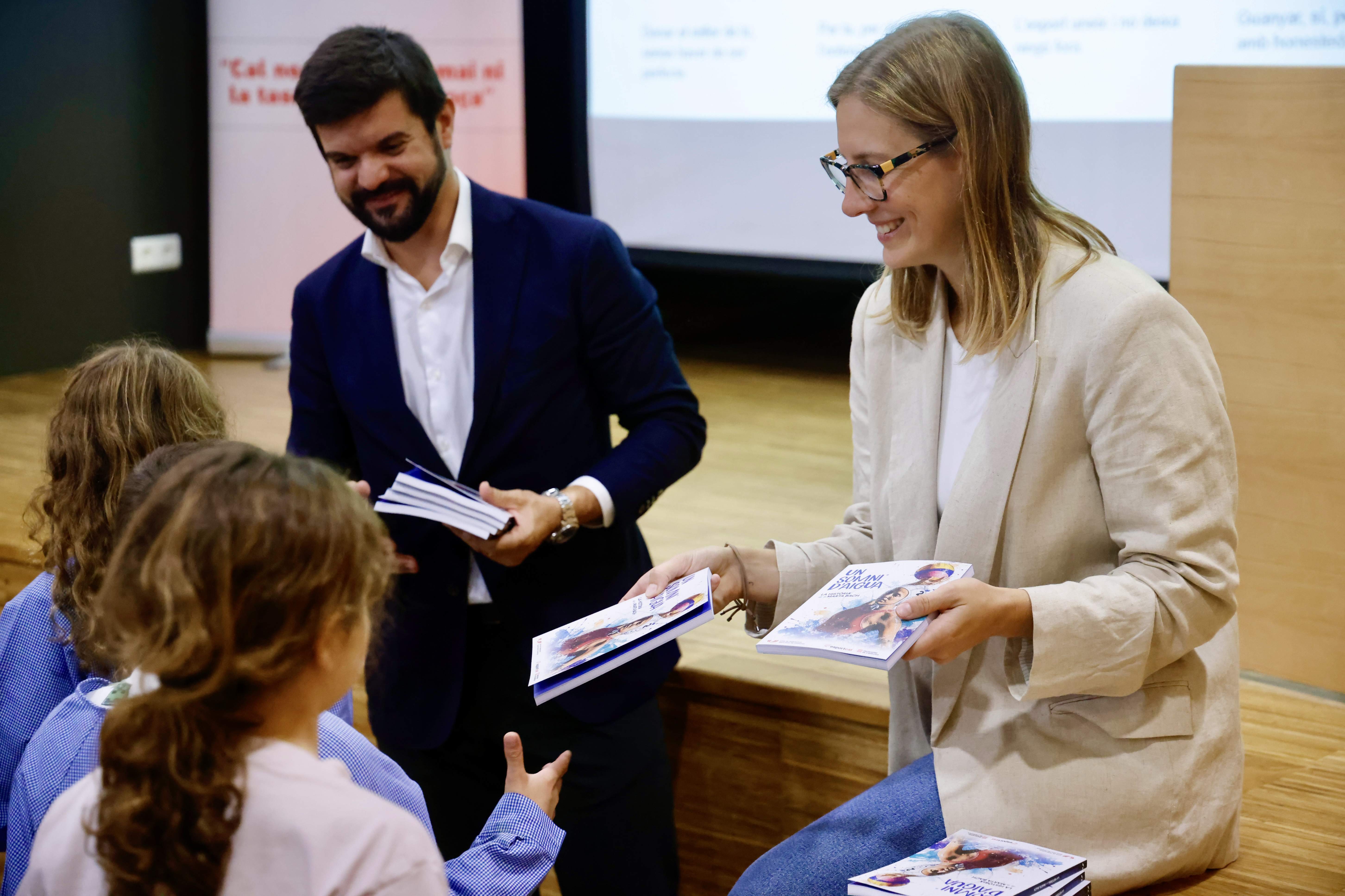 Marta Bach y Gerard Esteva llevan los valores olímpicos a la escuela Betània Patmos de Barcelona
