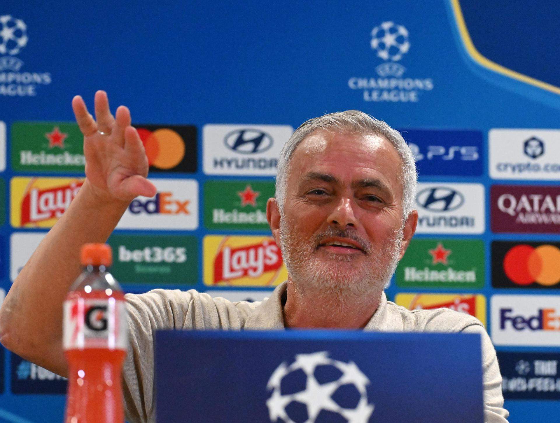 Mourinho manté la guerra amb els àrbitres: "Només cal veure el primer minut"