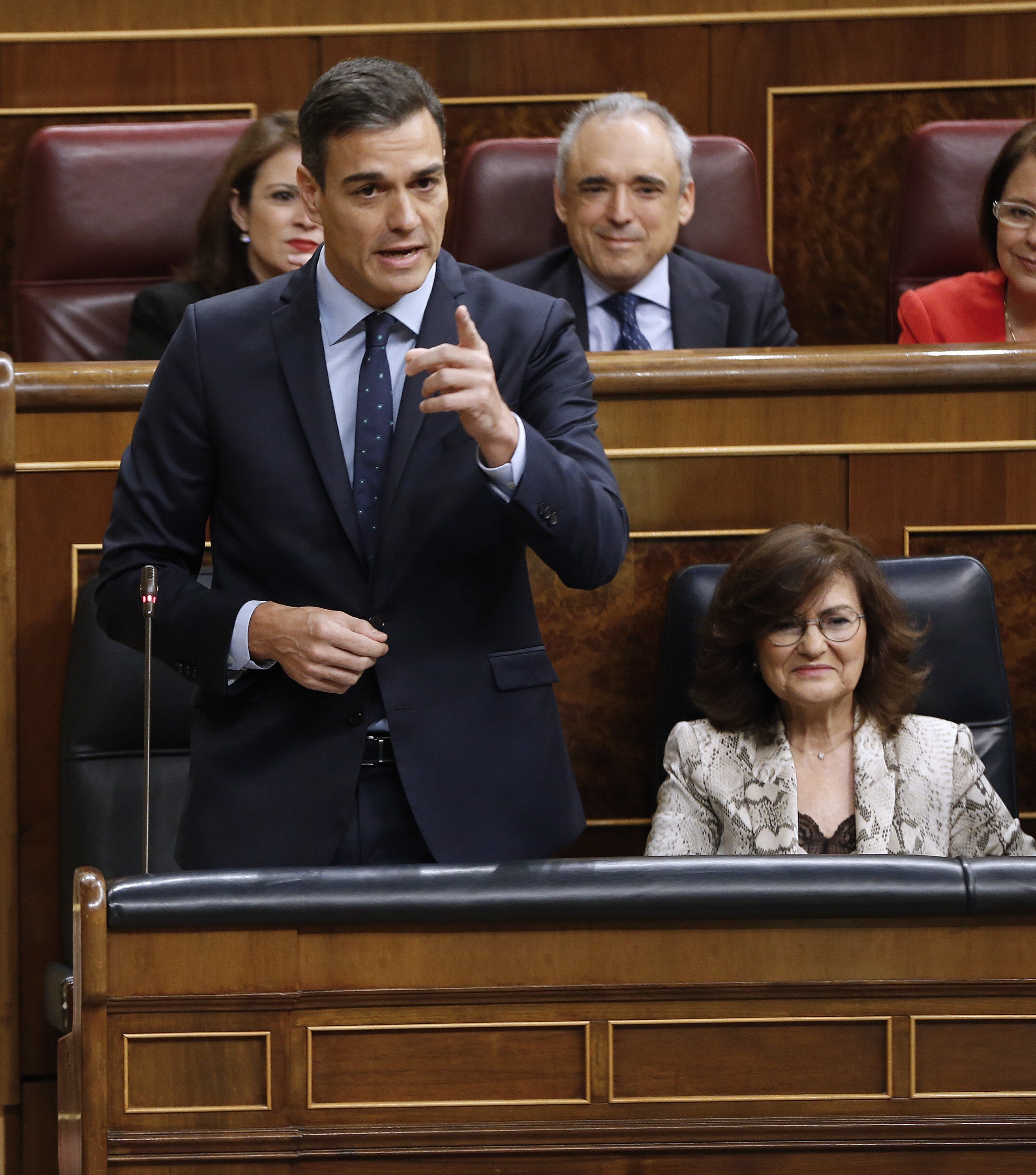 Sánchez fa una "crida a la responsabilitat" després de l'escopinada fantasma