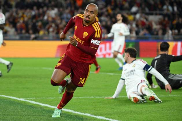 Malen celebra un gol contra el Reial Madrid / Foto: EFE Malen celebra un gol contra el Reial Madrid / Foto: EFE