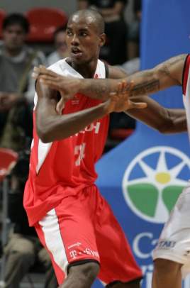 Serge Ibaka, en la seva època al Manresa Serge Ibaka, en la seva època al Manresa