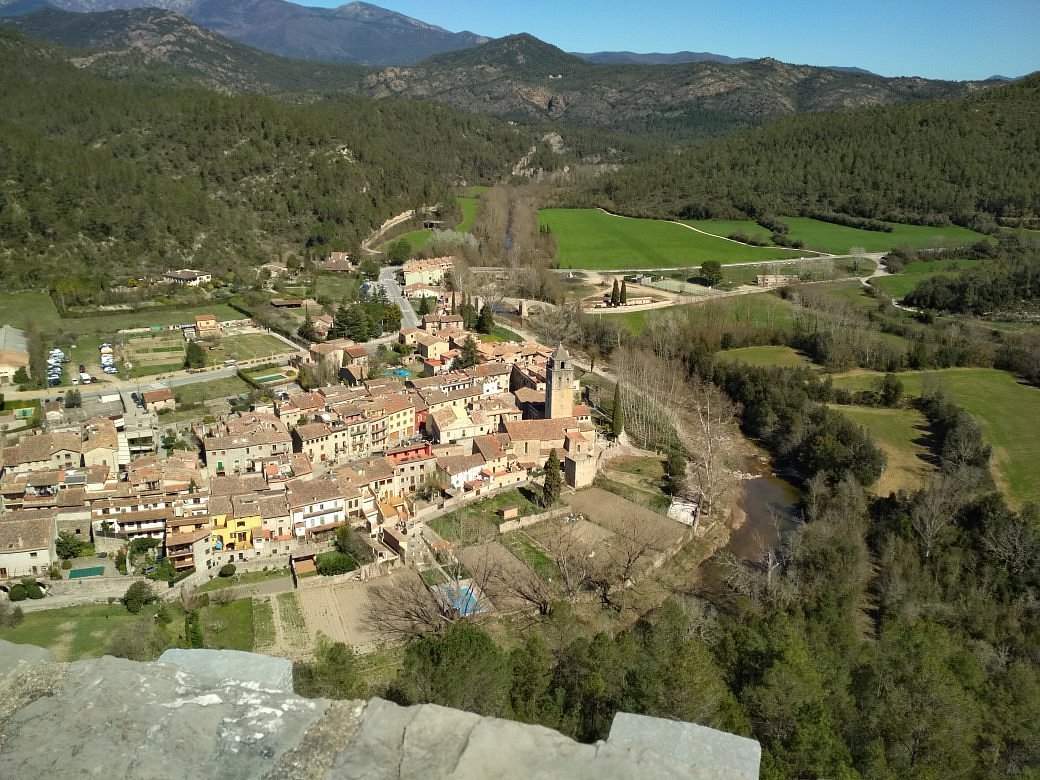 Tothom visita Besalú, però pocs coneixen aquest poble medieval de Catalunya amb muralles i un pont de pedra