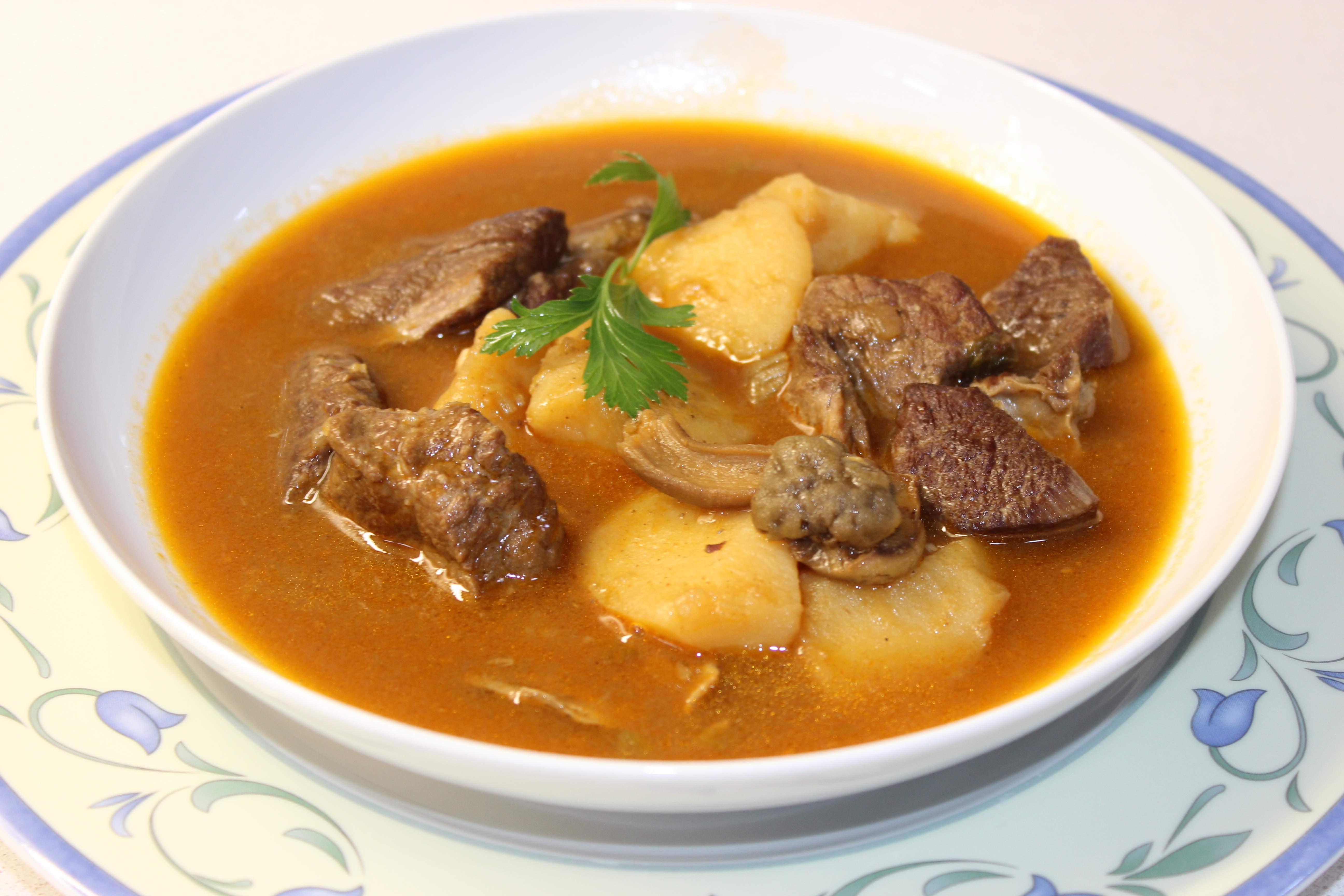 Estofat de vedella amb patates i ceps