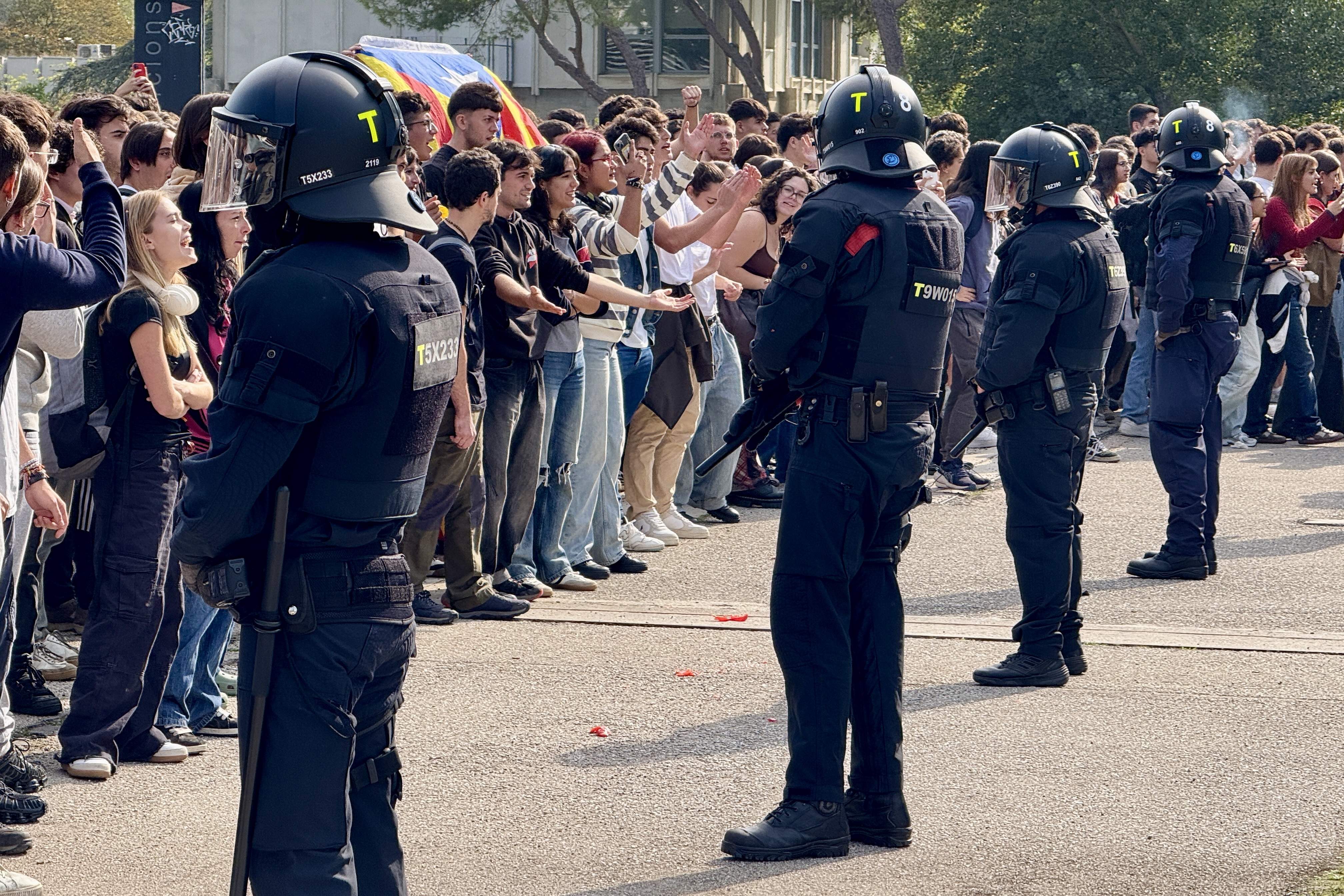 La UAB diu que Vito Quiles no té permís per fer cap acte i demana evitar que trepitgi el campus de Bellaterra
