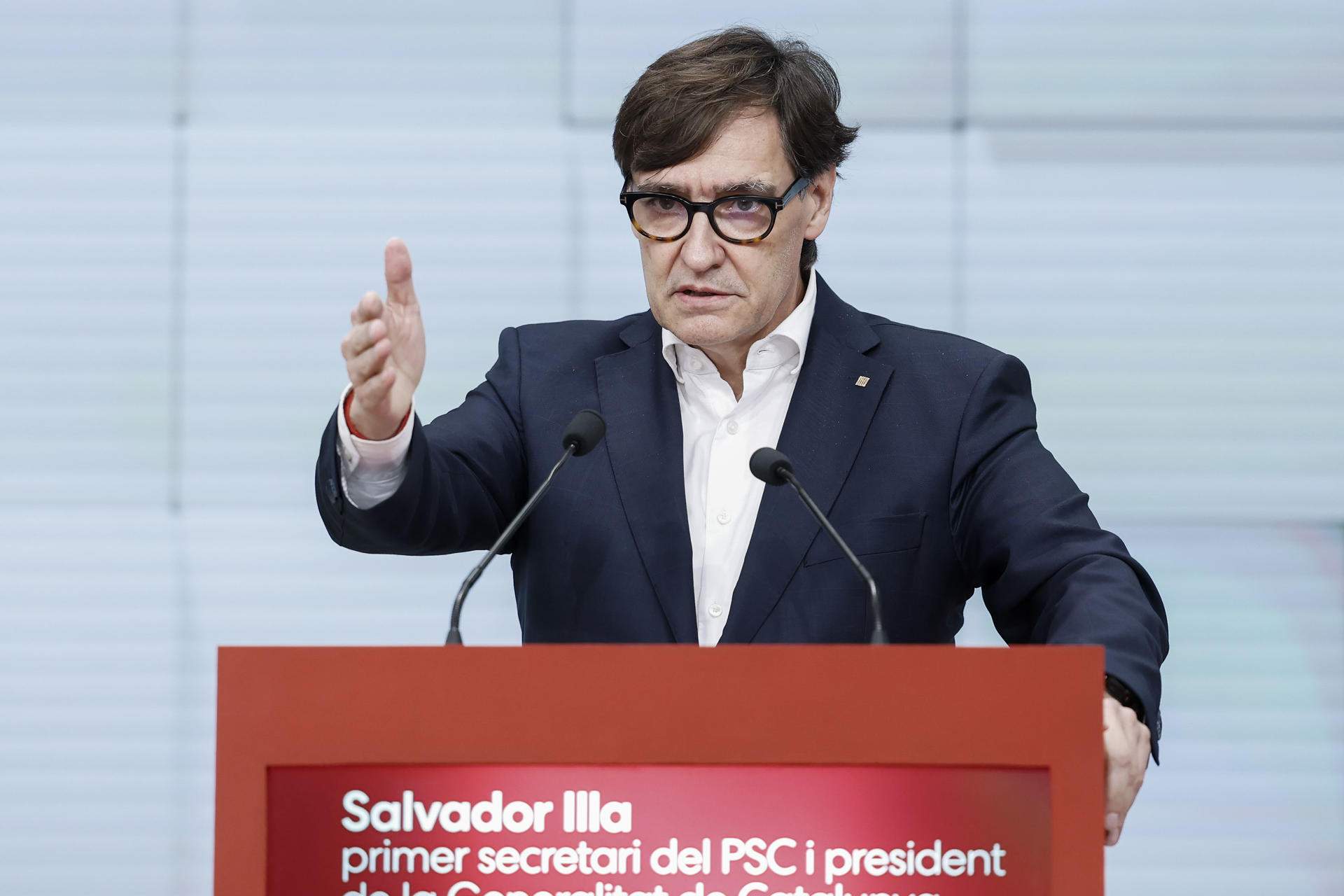 La retirada de Mínguez dels comicis esclata mentre el consell nacional del PSC aprovava les candidatures
