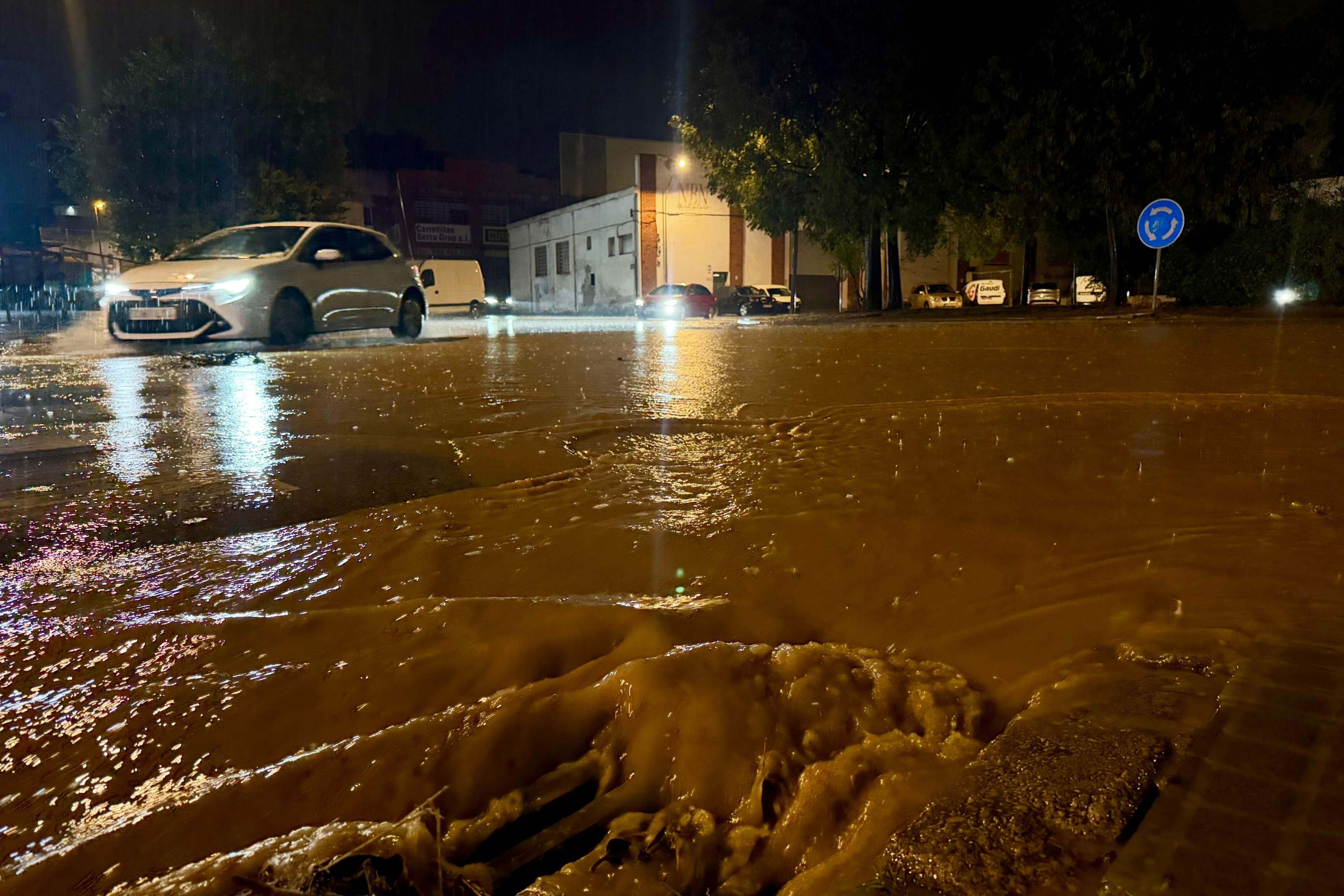 Busquen una persona que ha caigut a la riera de Cabrera de Mar en ple temporal