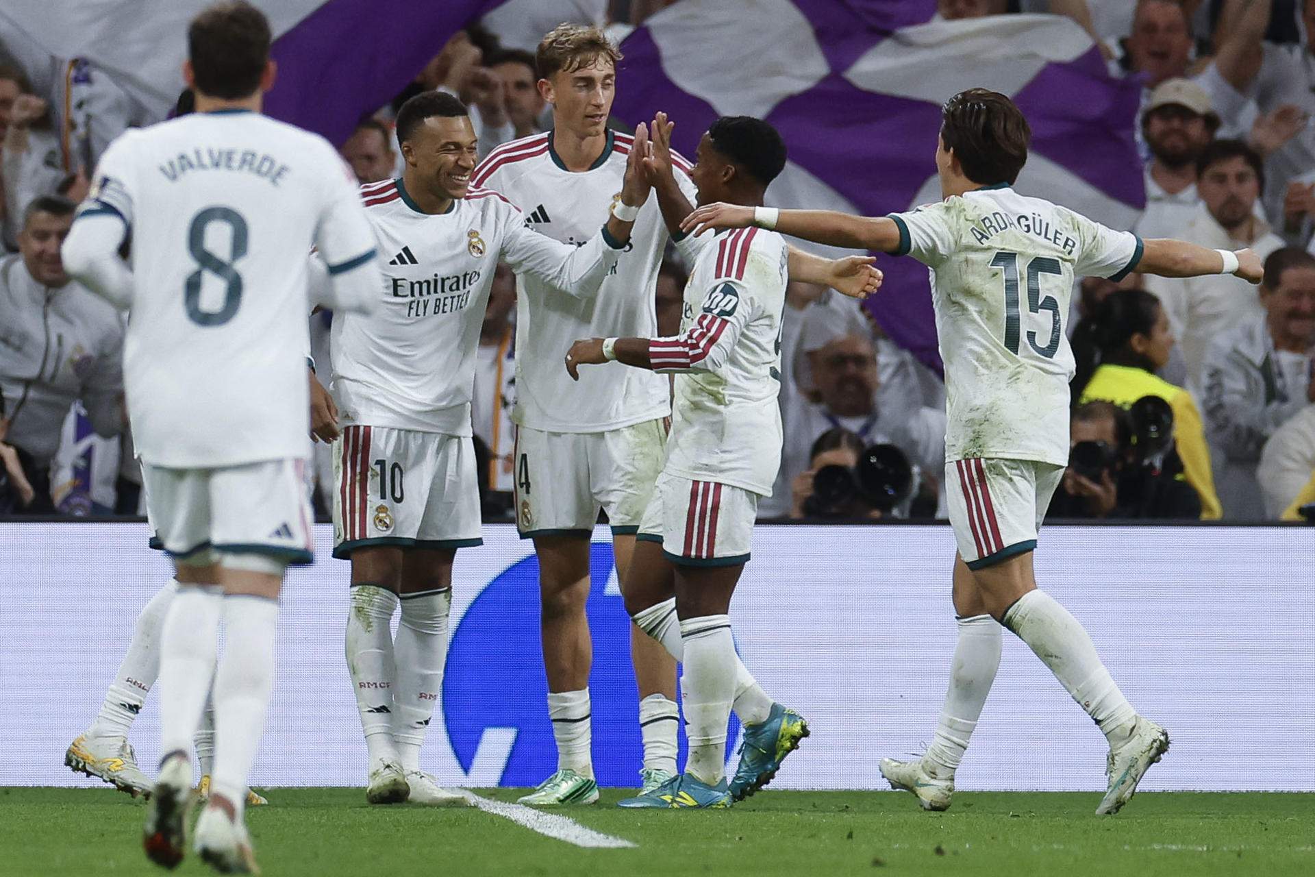 El Reial Madrid celebra un gol davant el Sevilla / Foto: EFE