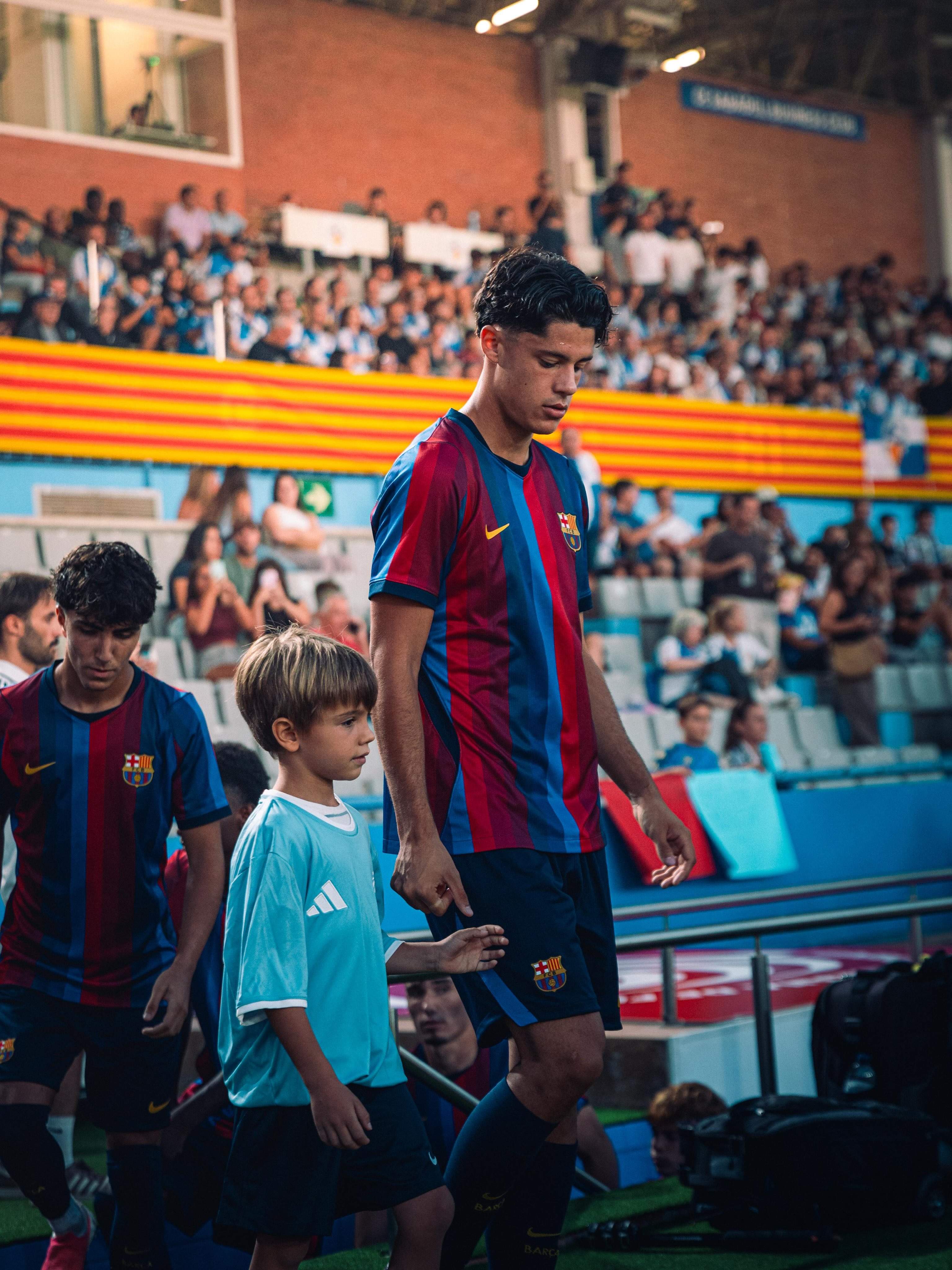 ¿Quién es Àlex Campos, el central de Aitona de 18 años que Flick se lleva contra el PSG?