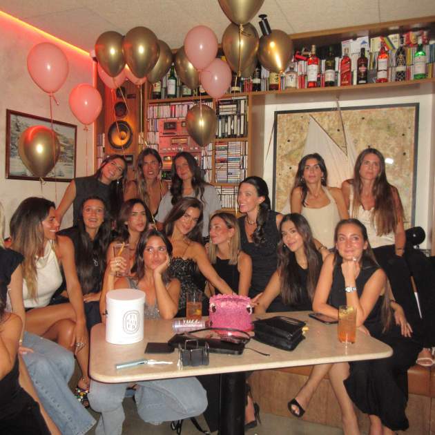 María Pombo celebra els 32 anys amb la família i les amigues / Instagram
