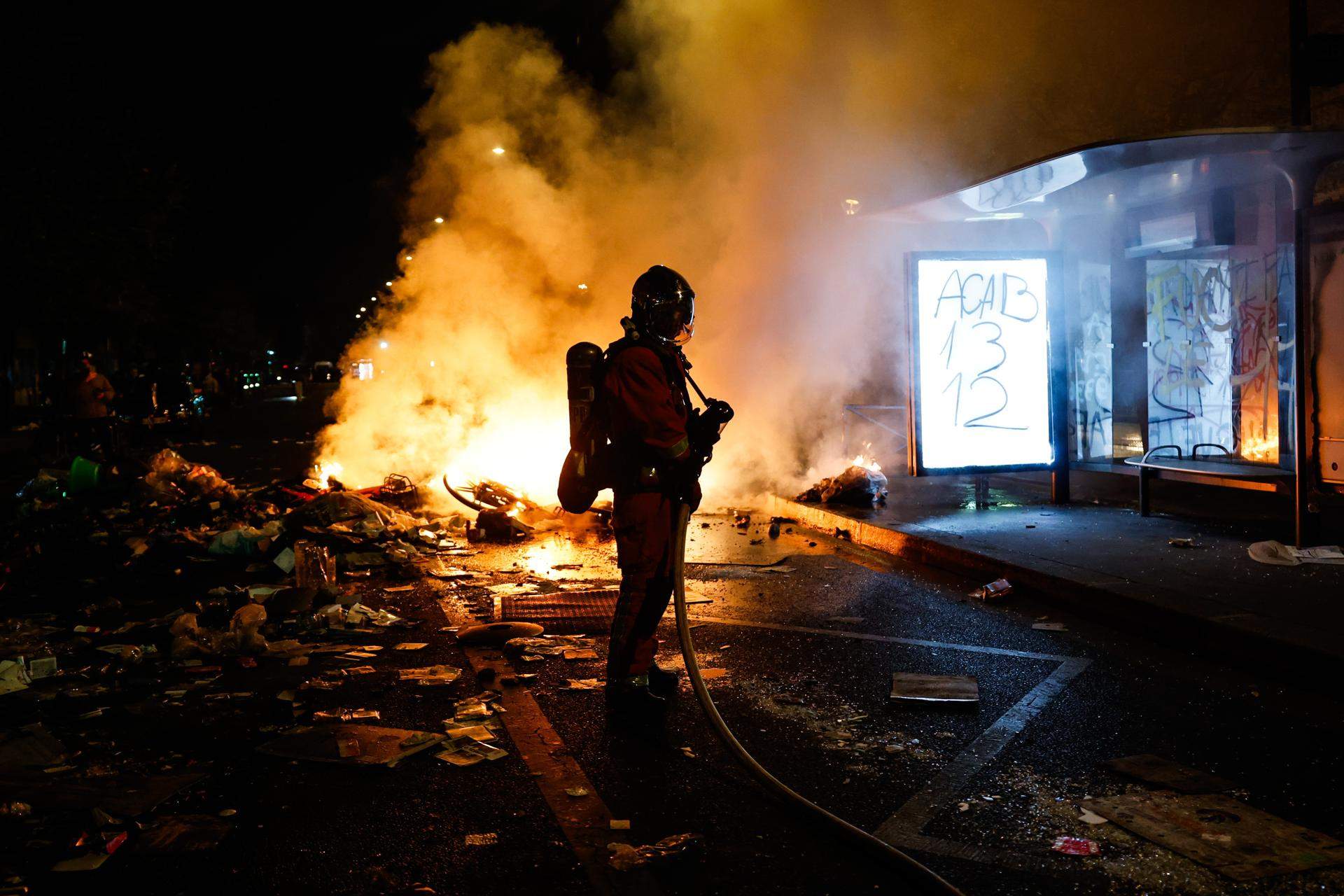 França, al límit: el cost de la vida i la crisi política encenen els carrers