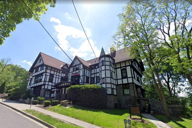 La casa de la fraternitat Chi Phi a Cornell / GoogleMaps La casa de la fraternitat Chi Phi a Cornell / GoogleMaps