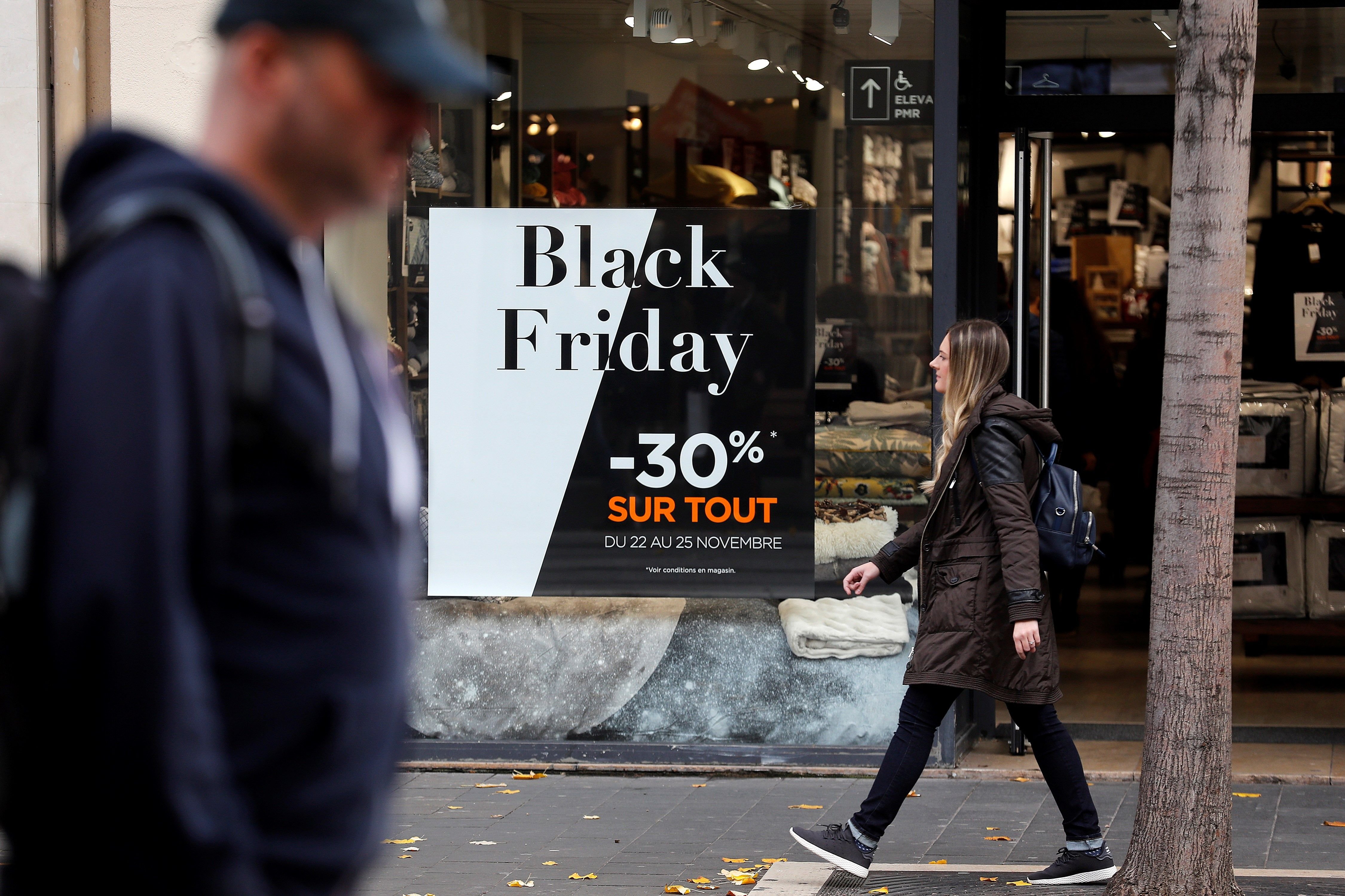 Los Mossos investigan una estafa mundial en compras online por el Black Friday