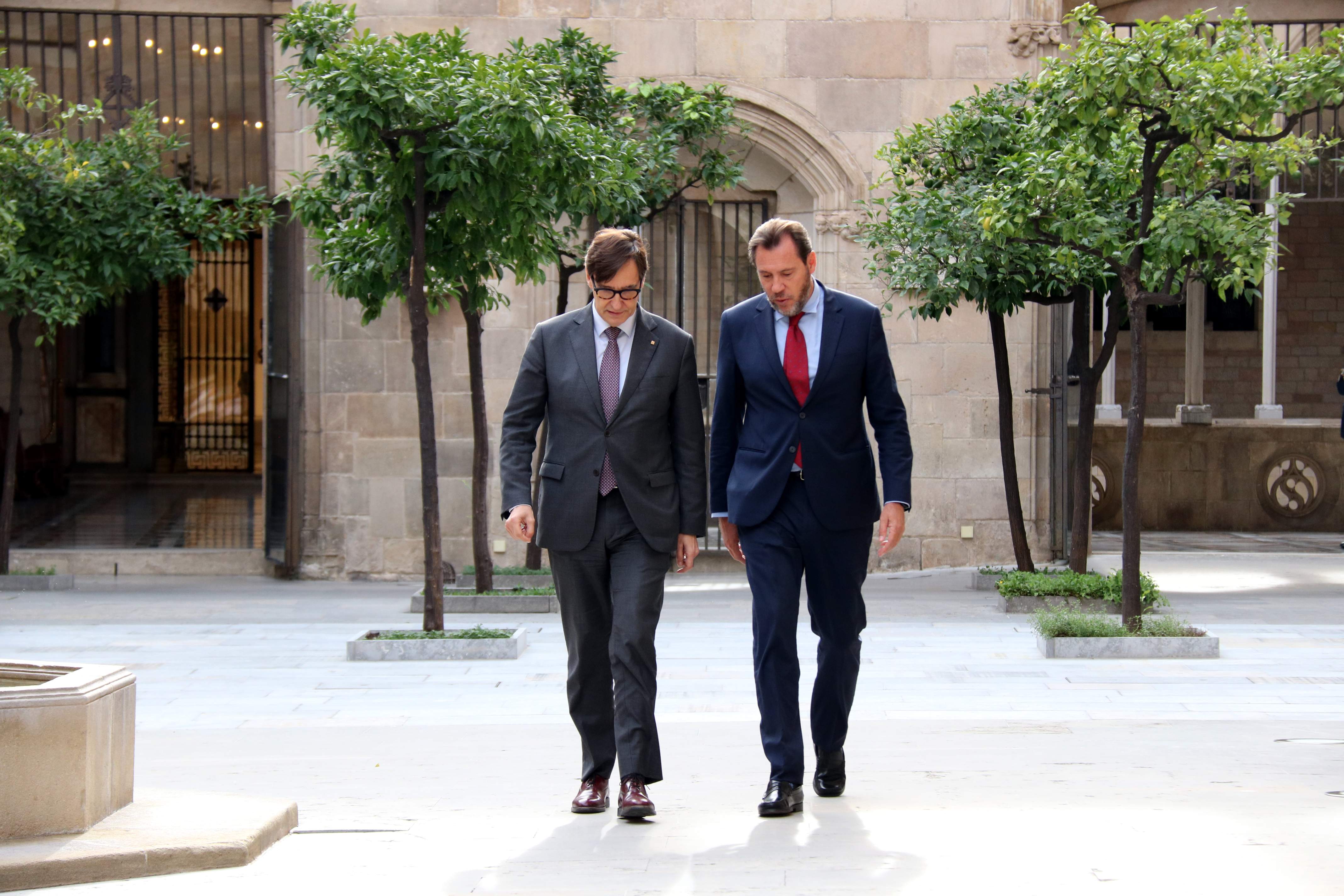 Illa i Puente defensen Sánchez i surten en tromba contra Milei, equiparant el "model motoserra" amb PP i Vox