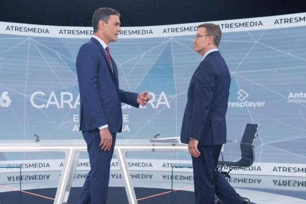 Sánchez i Feijóo se saluden abans del debat a Atresmedia / Europa Press Sánchez i Feijóo se saluden abans del debat a Atresmedia / Europa Press