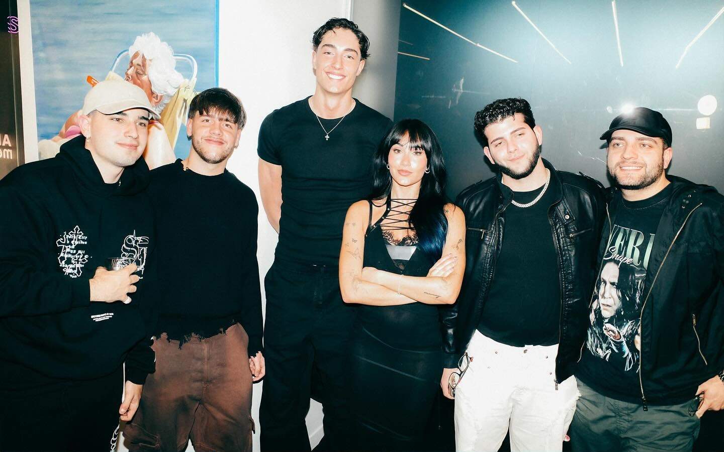 Aitana amb en Plex i els seus amics el dia de l'estrena de 'Metamorfosis', al febrer del 2025 / Instagram Aitana amb en Plex i els seus amics el dia de l'estrena de 'Metamorfosis', al febrer del 2025 / Instagram