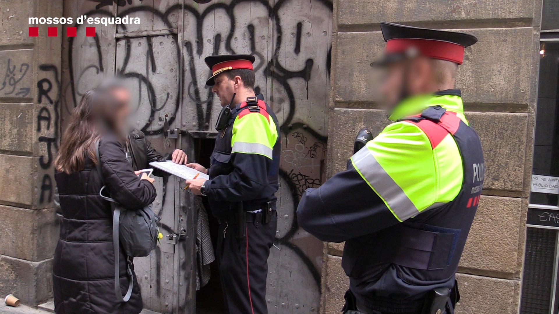 La policía cierra catorce narcopisos más en Ciutat Vella
