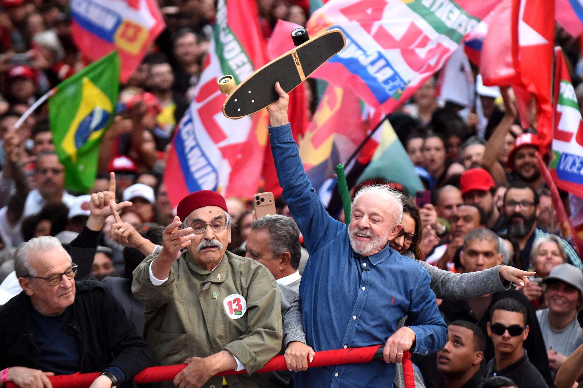 El Brasil afronta una segona volta ajustada que posa a prova el llegat de Lula i la força del bolsonarisme
