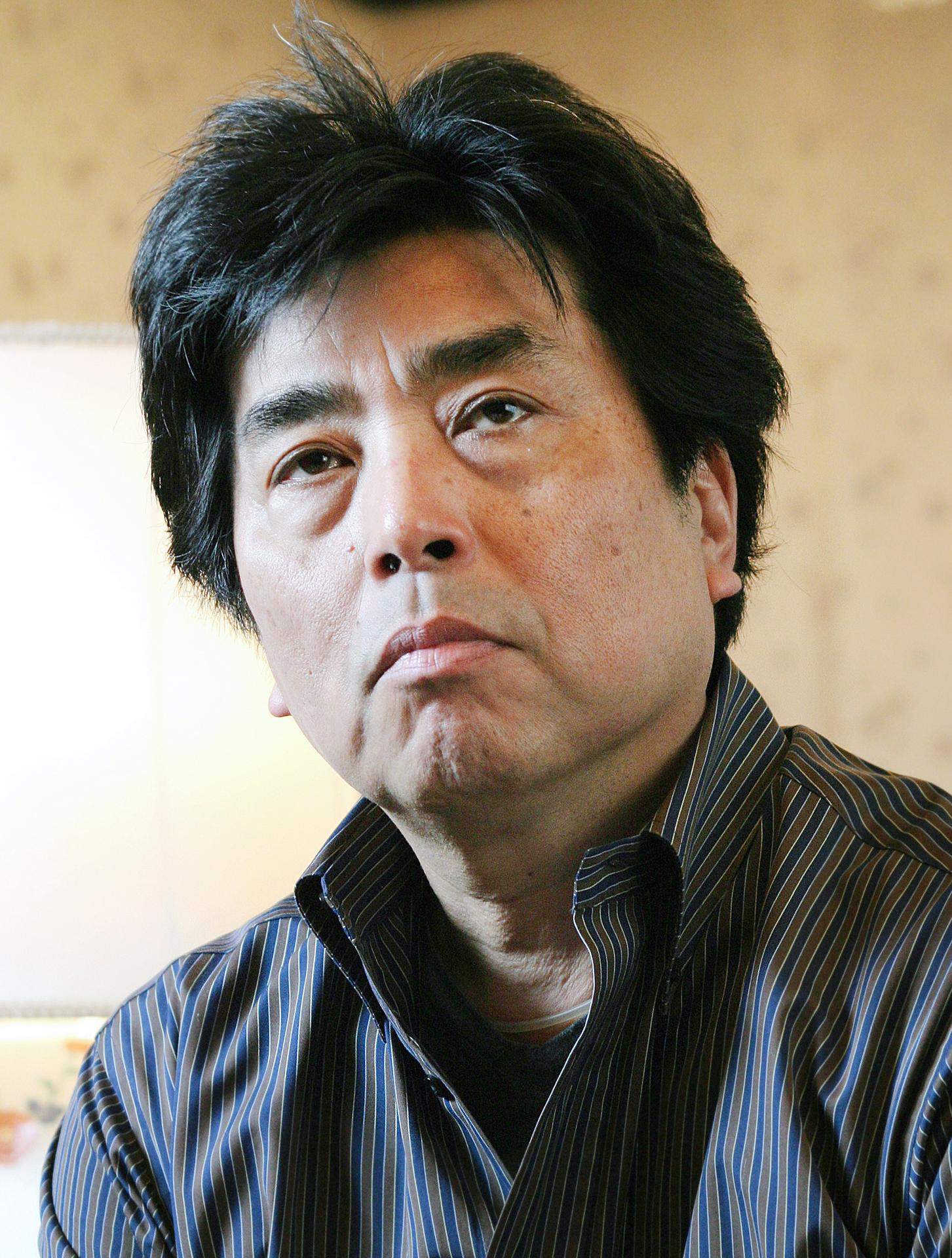 El escritor japonés Ryū Murakami, uno de los autores más conocidos de la literatura japonesa contemporánea, ha fallecido a los 79 años. El autor de Azul casi transparente o Sopa de miso murió el sábado  EFE